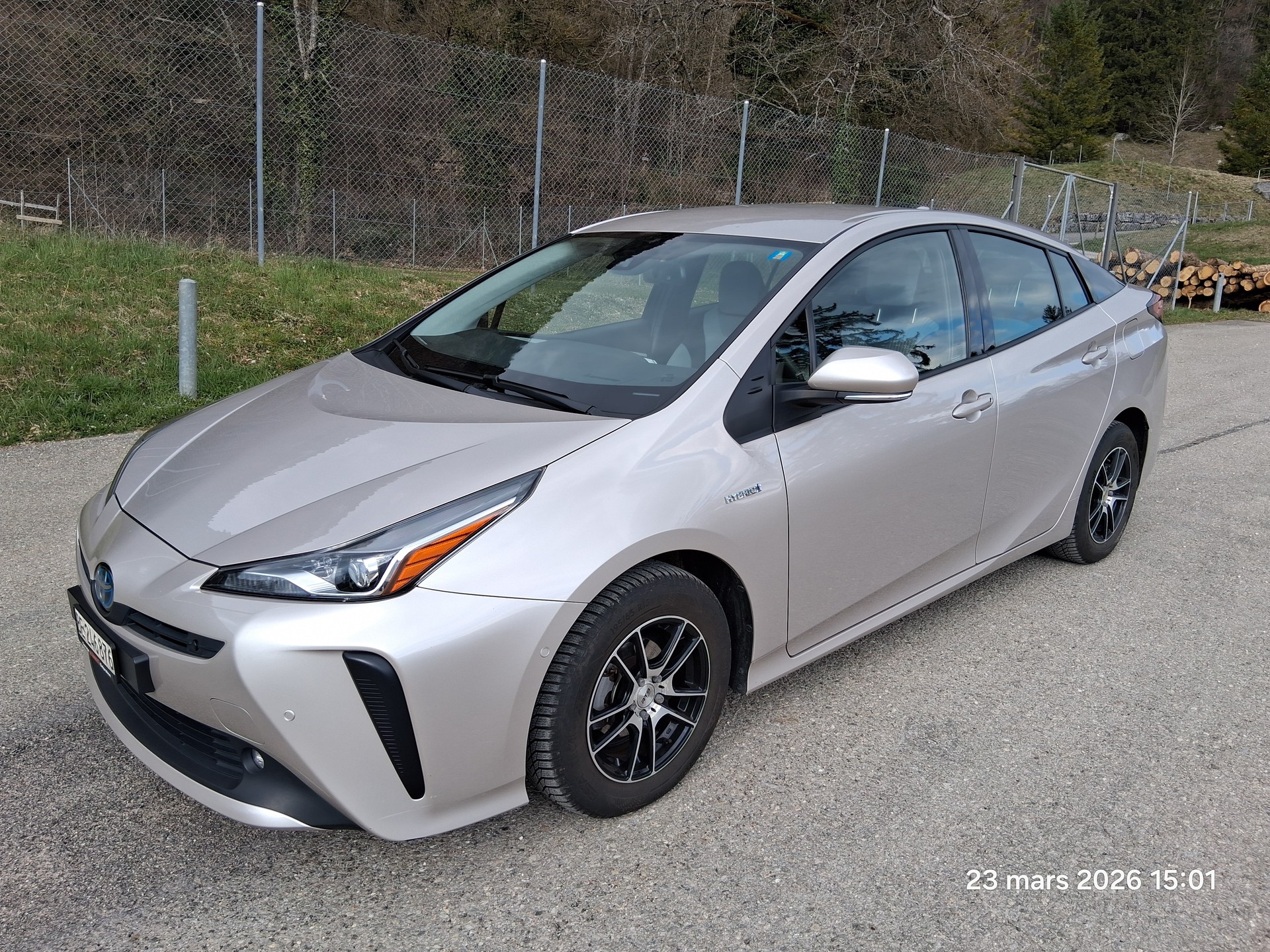 TOYOTA 1.8 VVTi HSD Premium AWD-i-image-0