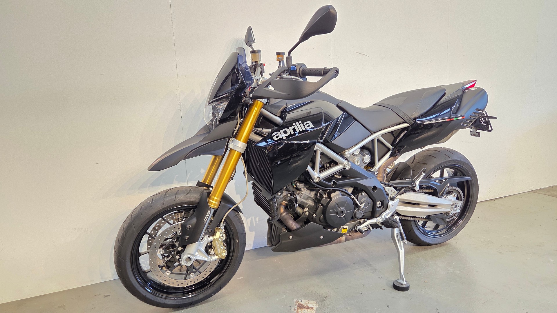 APRILIA Dorsoduro 1200 ABS/TC-showroom-element-3