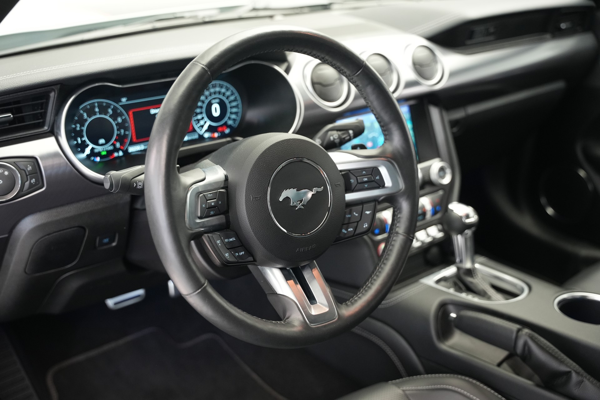 FORD Mustang Fastback 5.0 V8 Mach 1 Automat-image-16