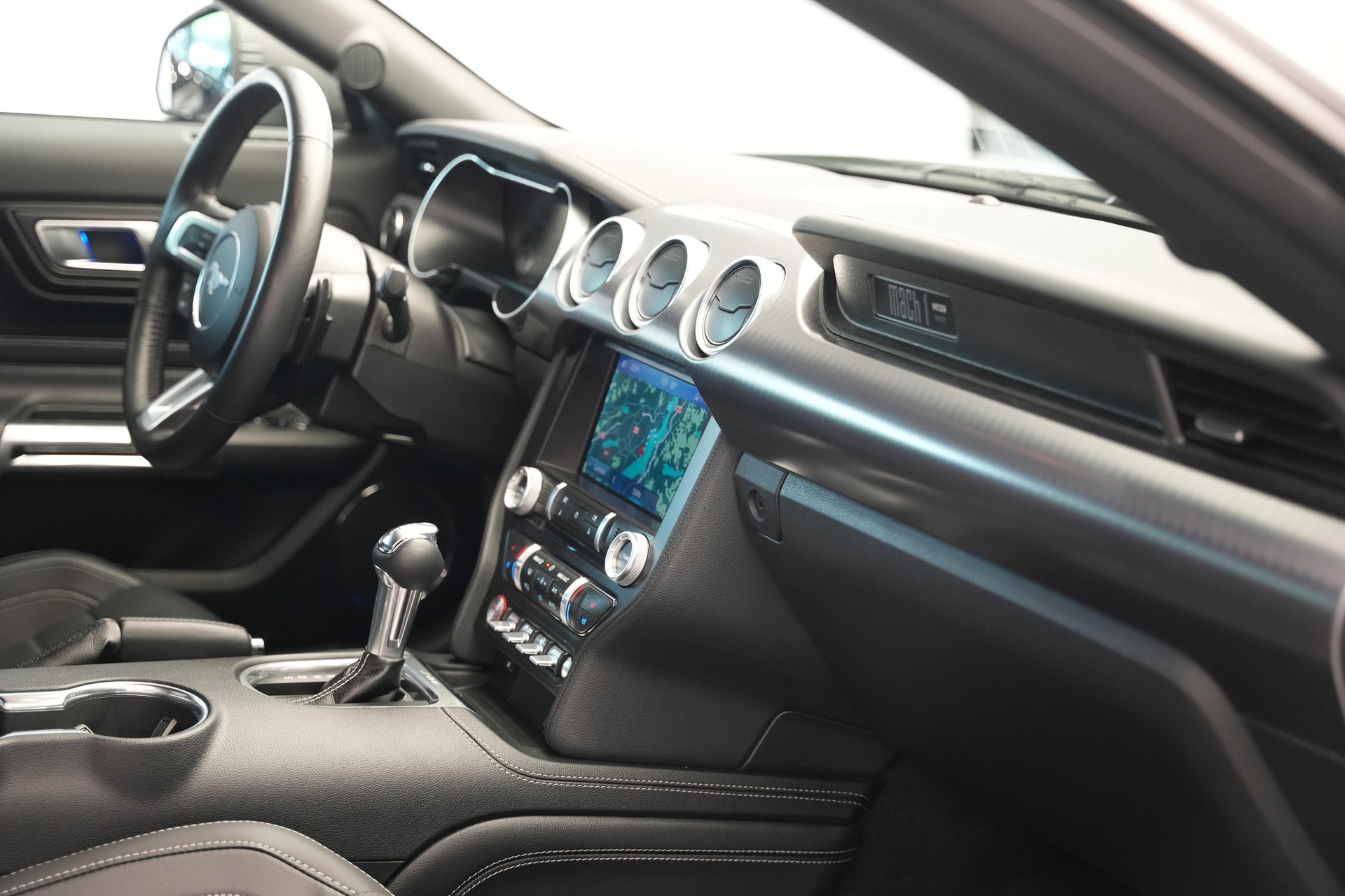 FORD Mustang Fastback 5.0 V8 Mach 1 Automat-image-27