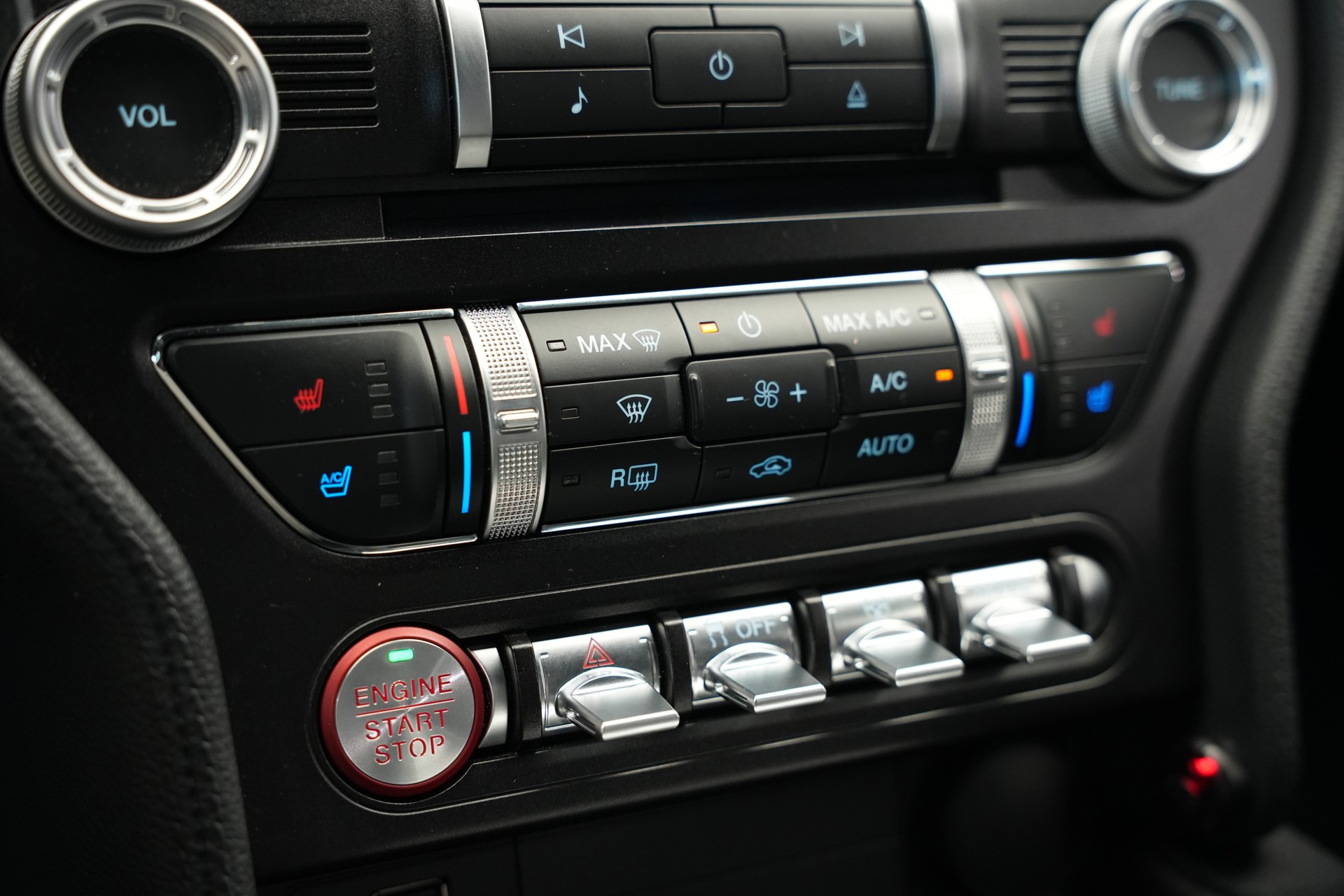 FORD Mustang Fastback 5.0 V8 Mach 1 Automat-image-20