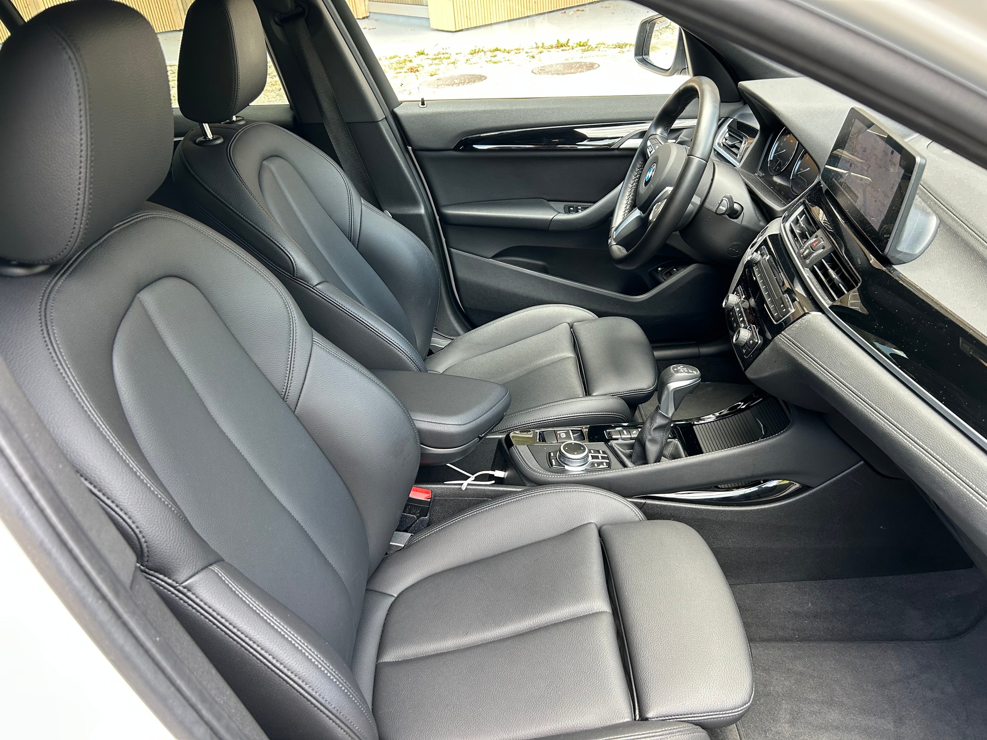 BMW 25e xDrive-image-6