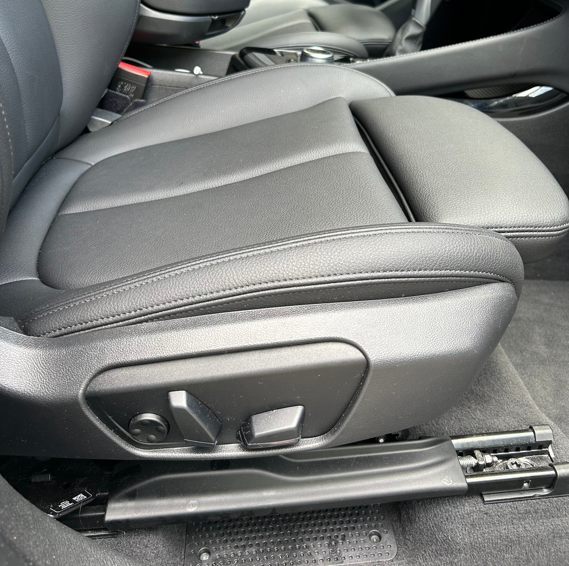 BMW 25e xDrive-image-7