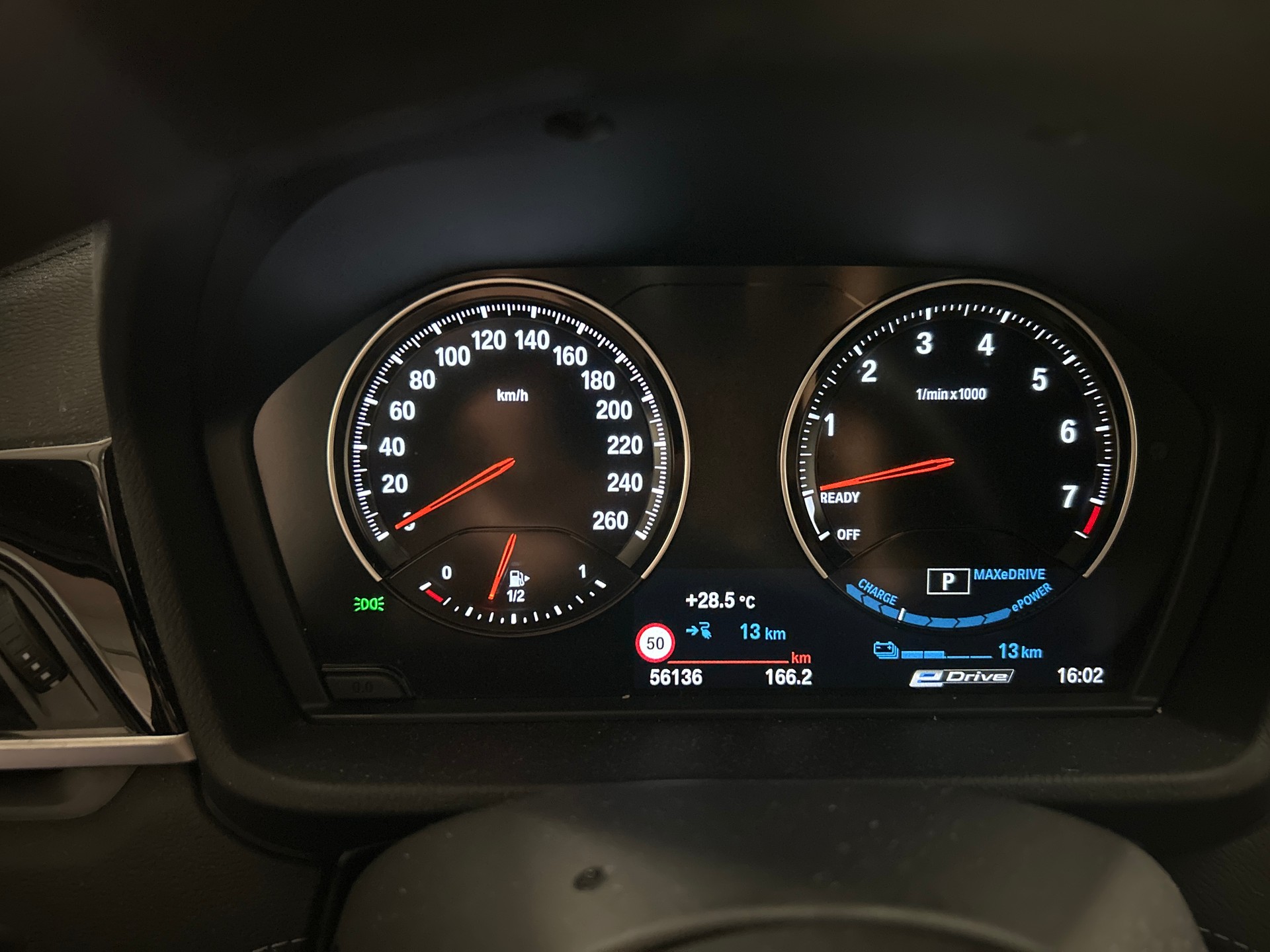 BMW 25e xDrive-image-15