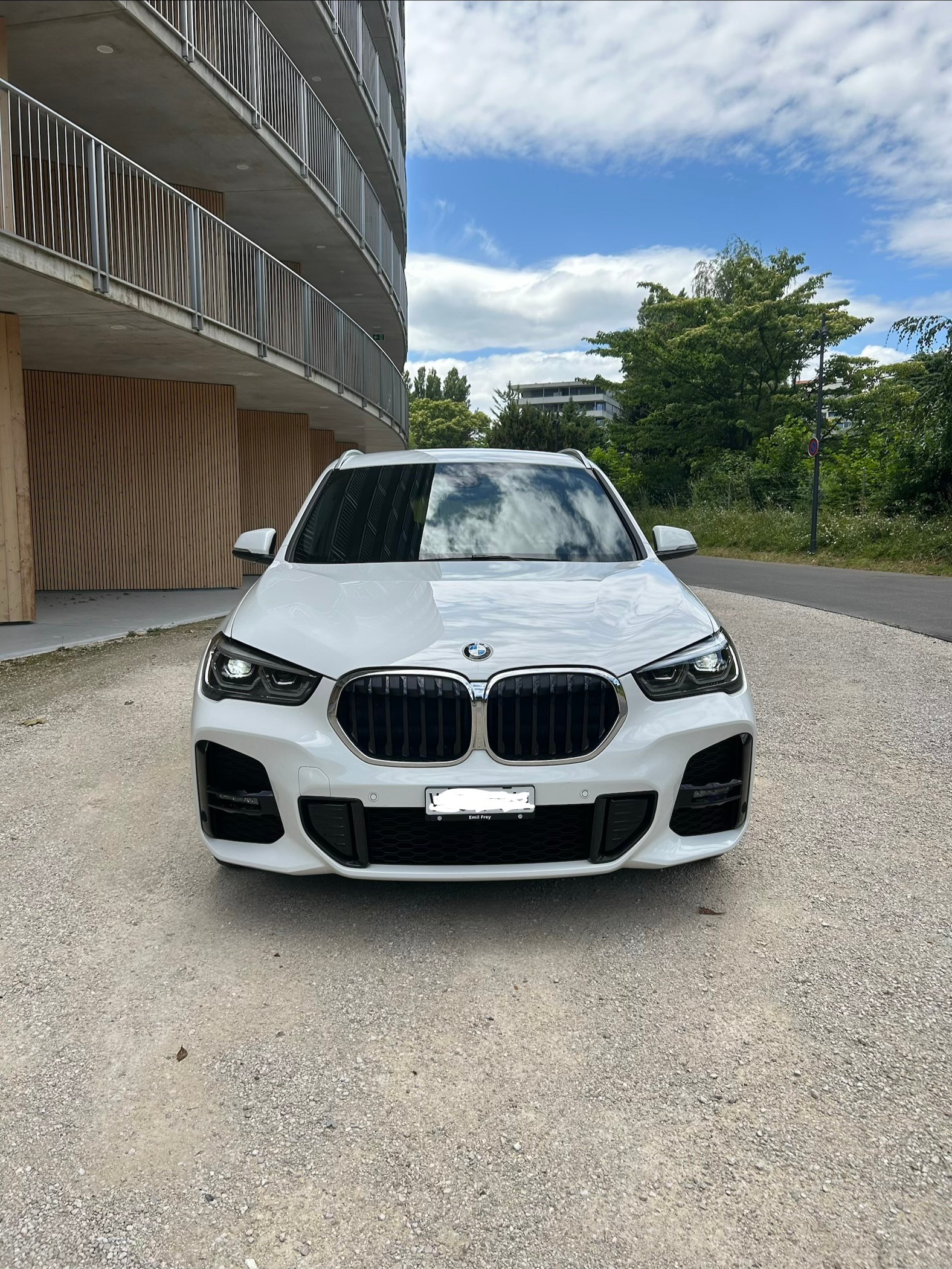 BMW 25e xDrive-image-1