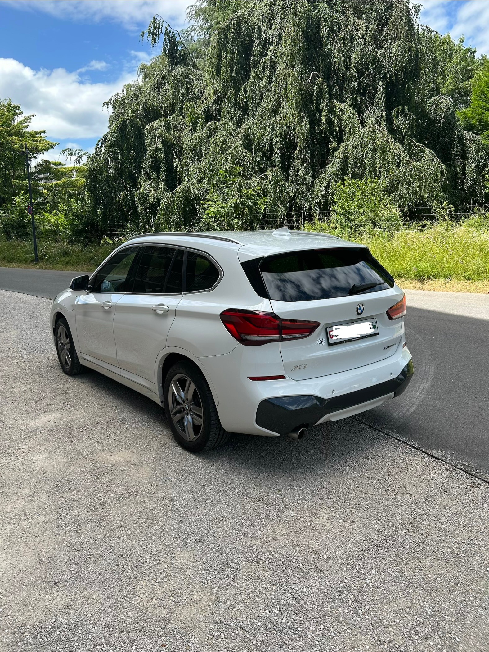 BMW 25e xDrive-image-3