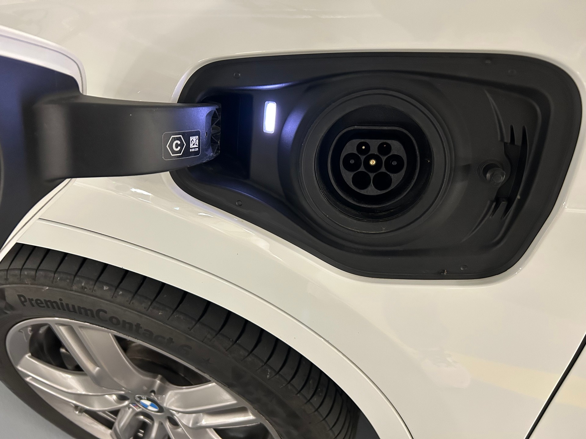 BMW 25e xDrive-image-13