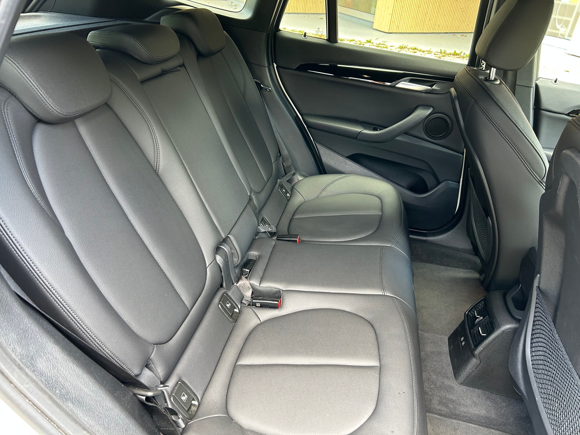 BMW 25e xDrive-image-8