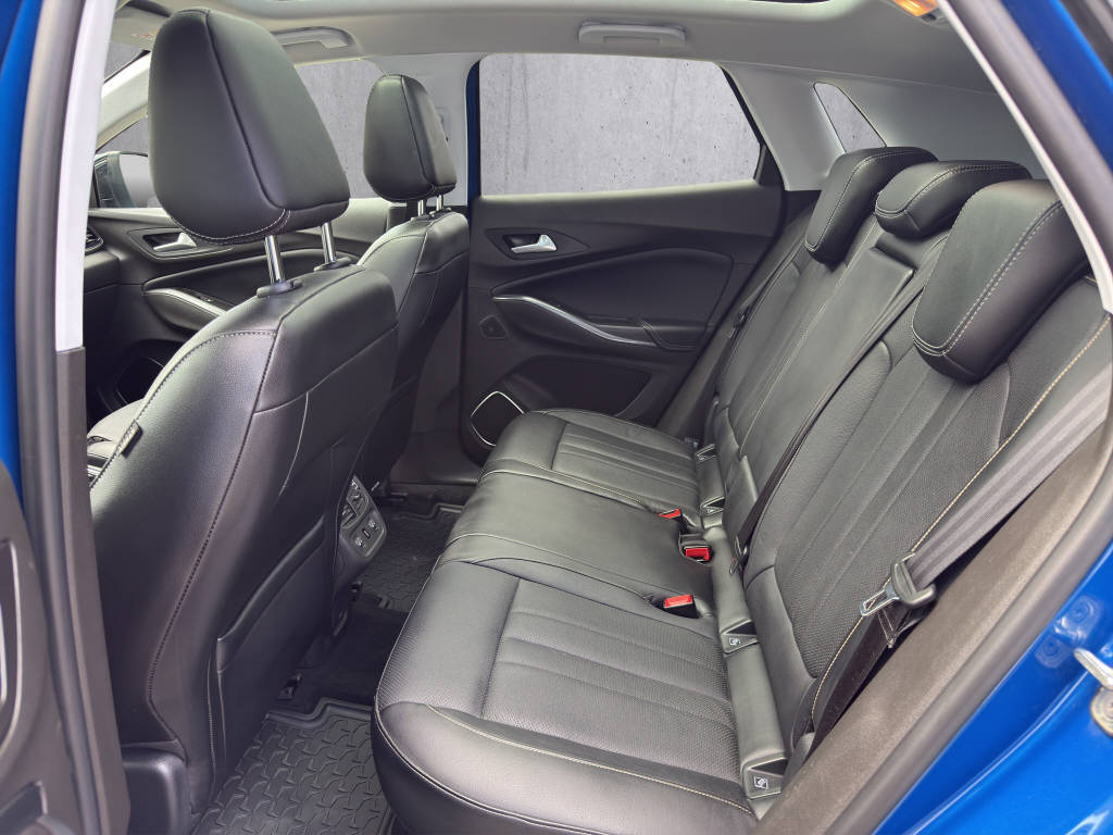 OPEL Grandland X 1.6 T Ultimate-image-9
