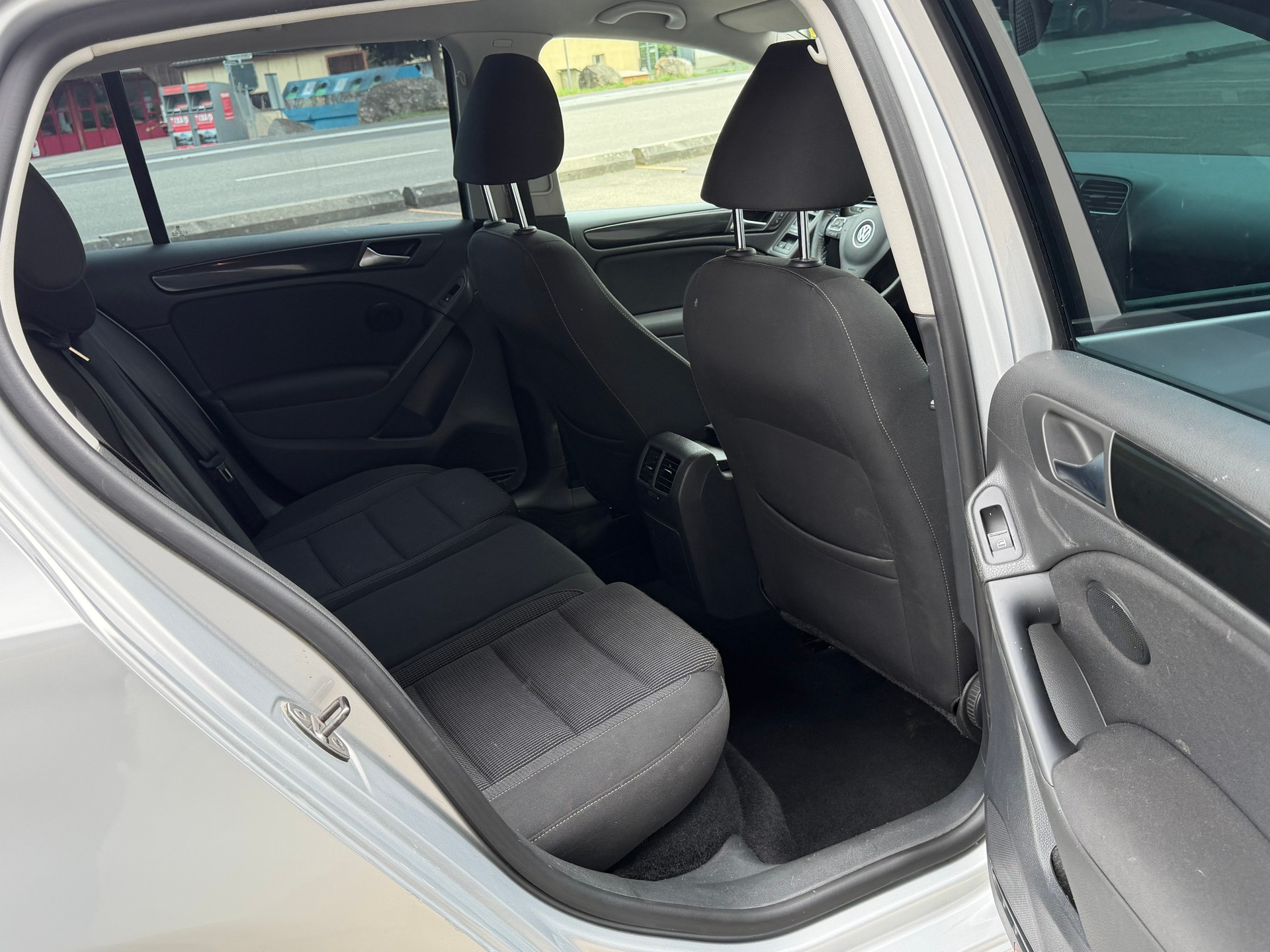 VW Golf 2.0 TDI BlueMotion Technology Team DSG-image-12