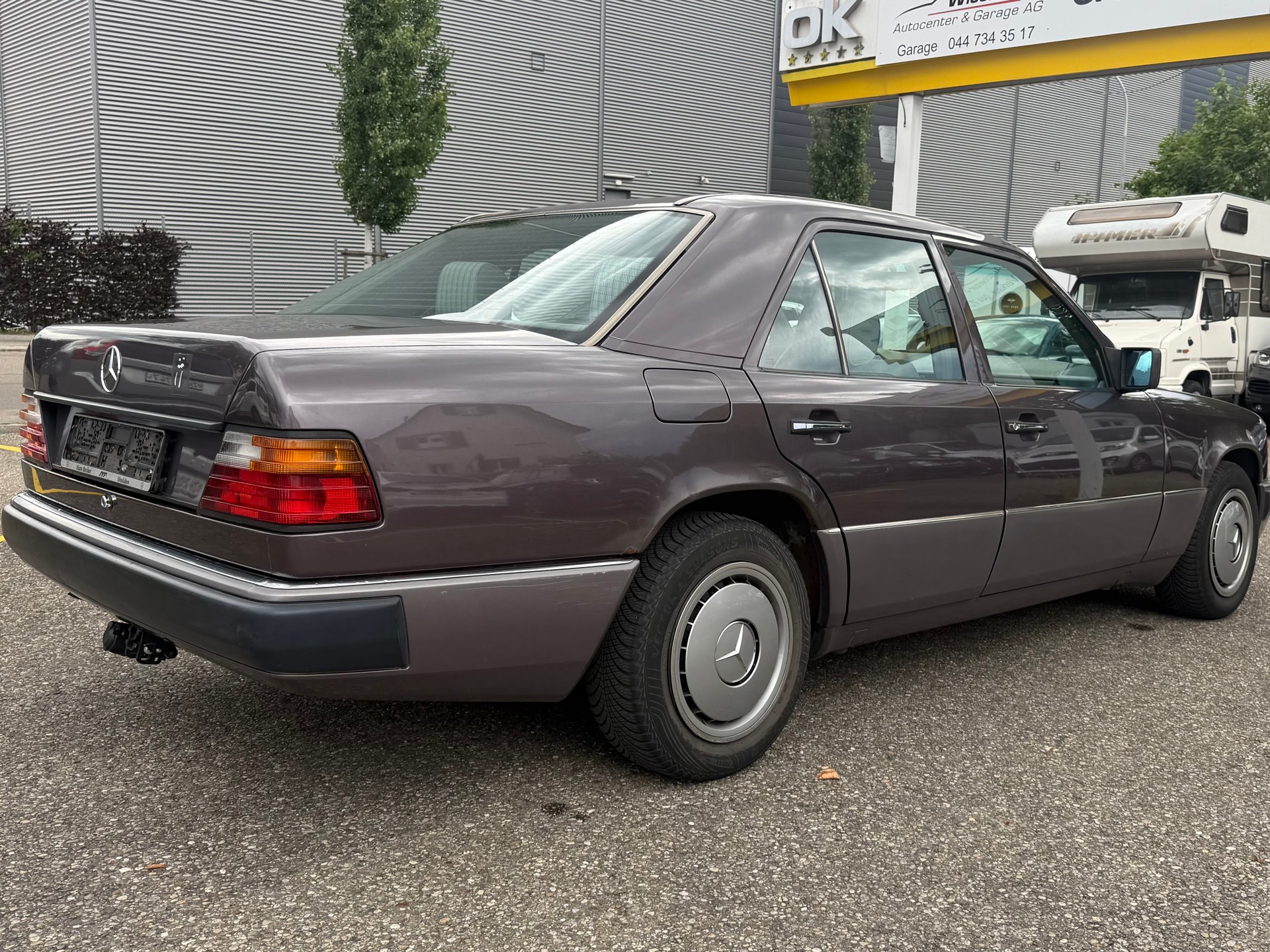 MERCEDES-BENZ 230 E-image-5