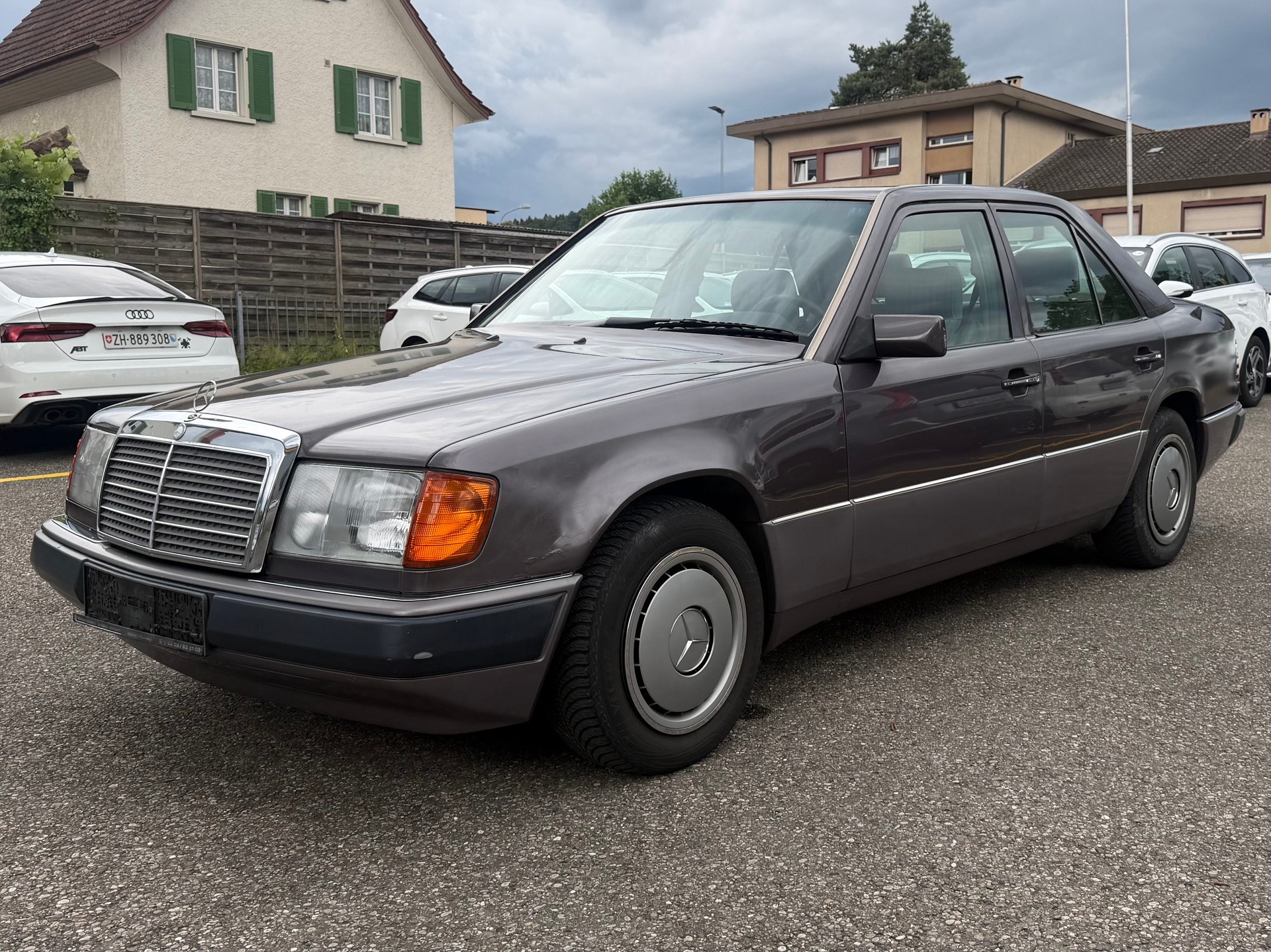 MERCEDES-BENZ 230 E-image-2