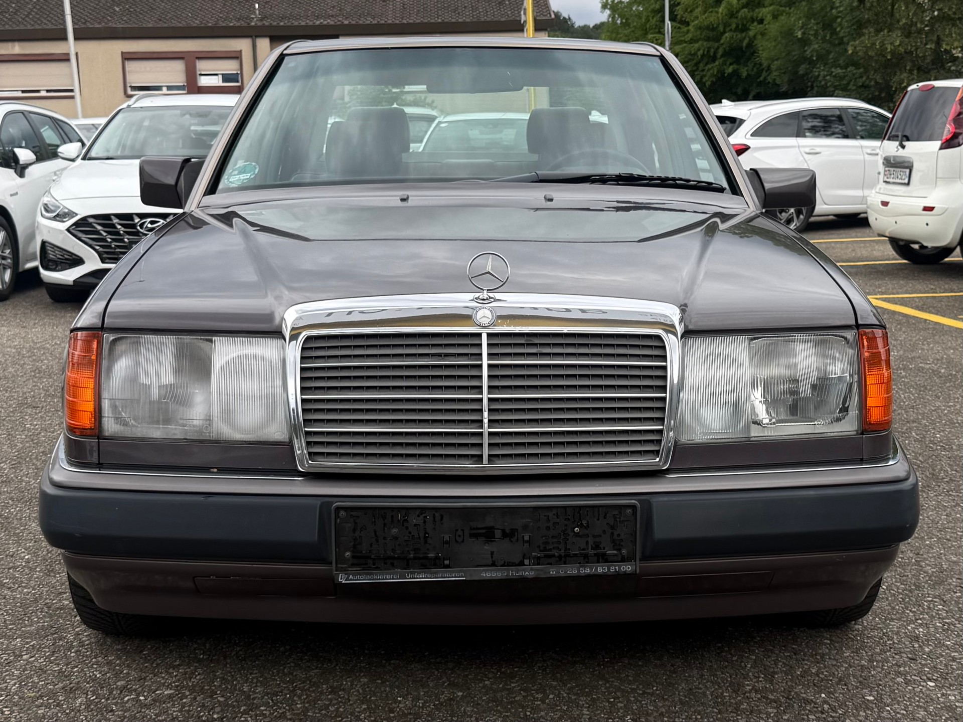 MERCEDES-BENZ 230 E-image-1