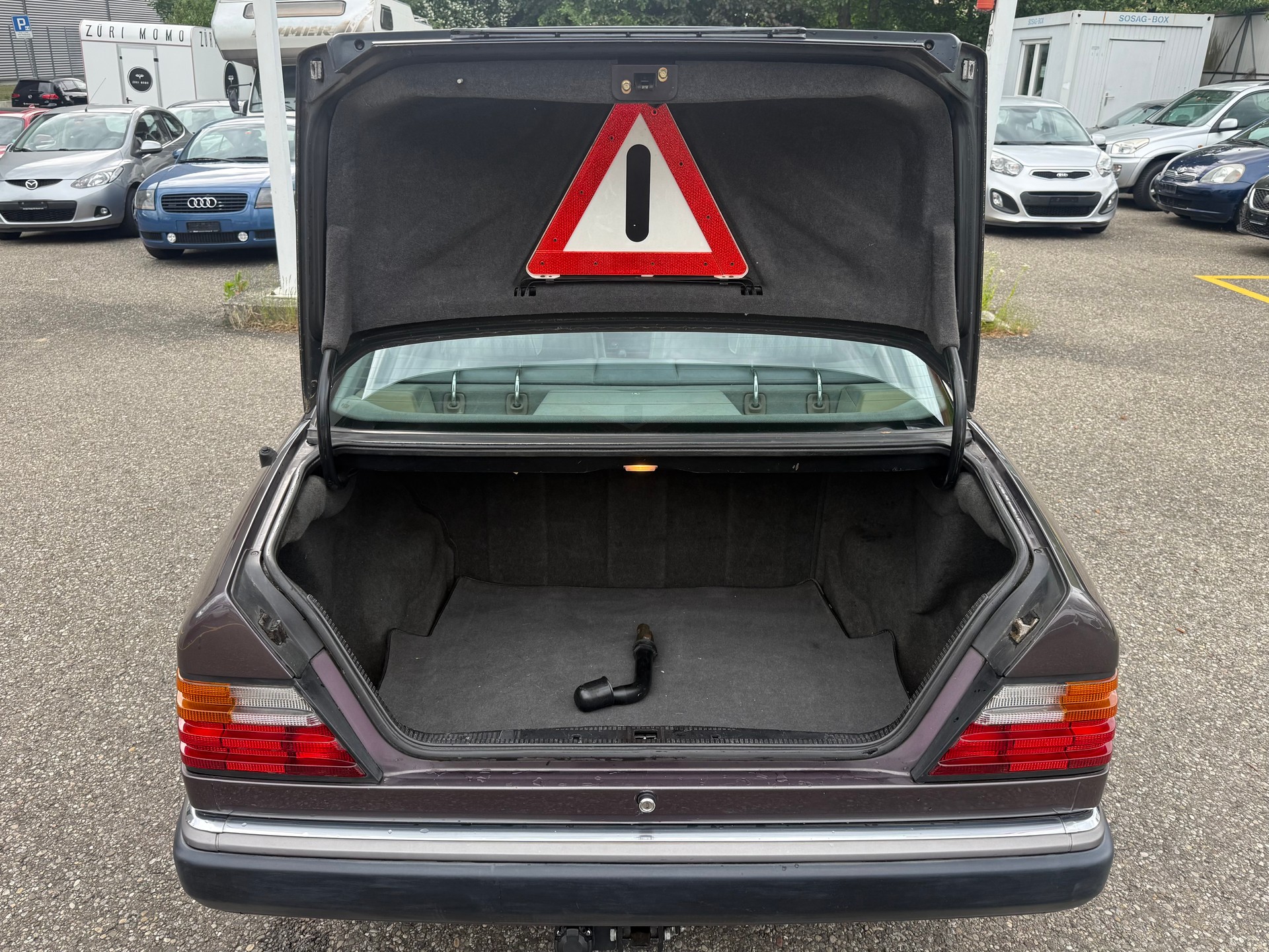 MERCEDES-BENZ 230 E-image-8