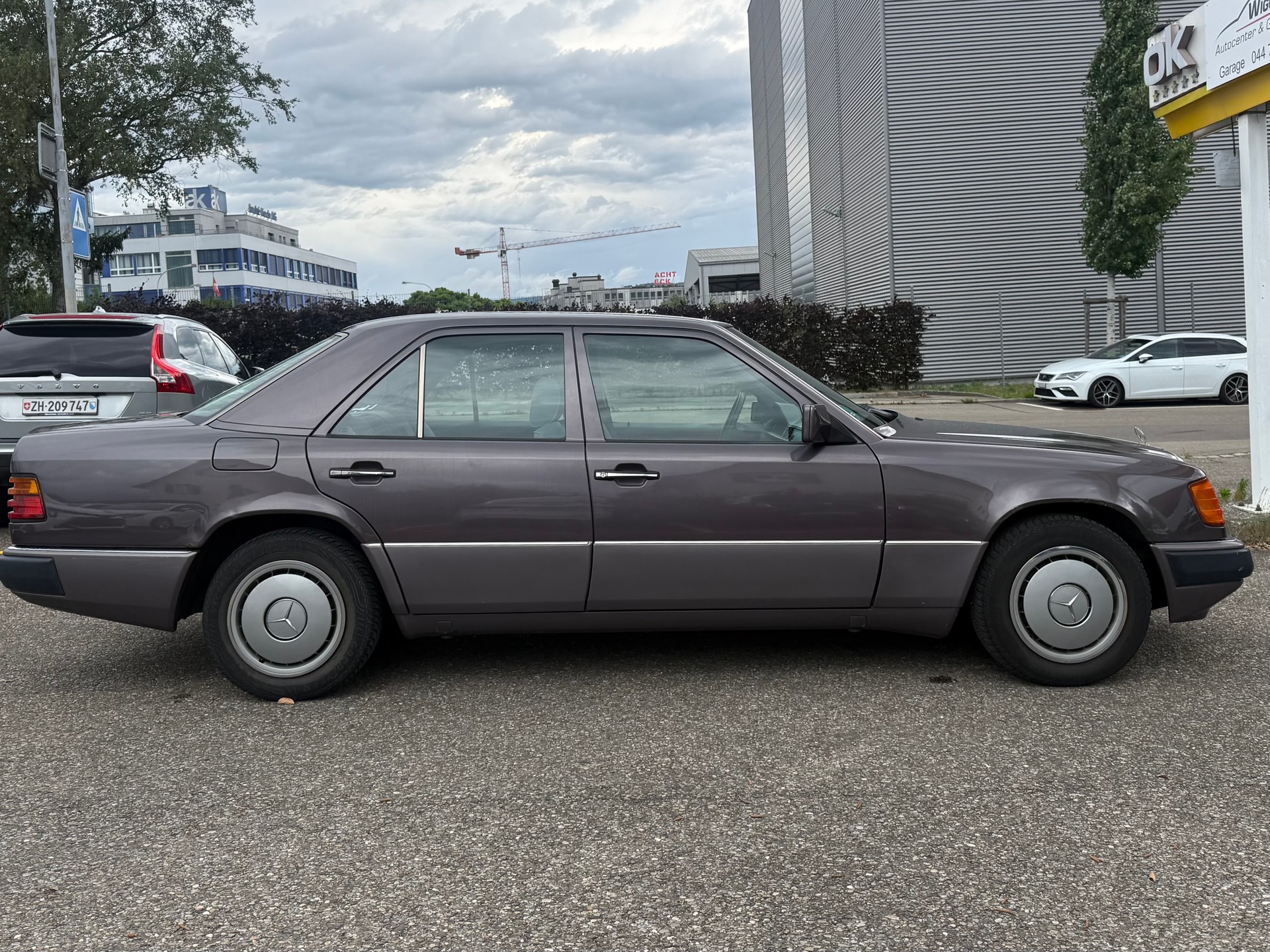 MERCEDES-BENZ 230 E-image-3