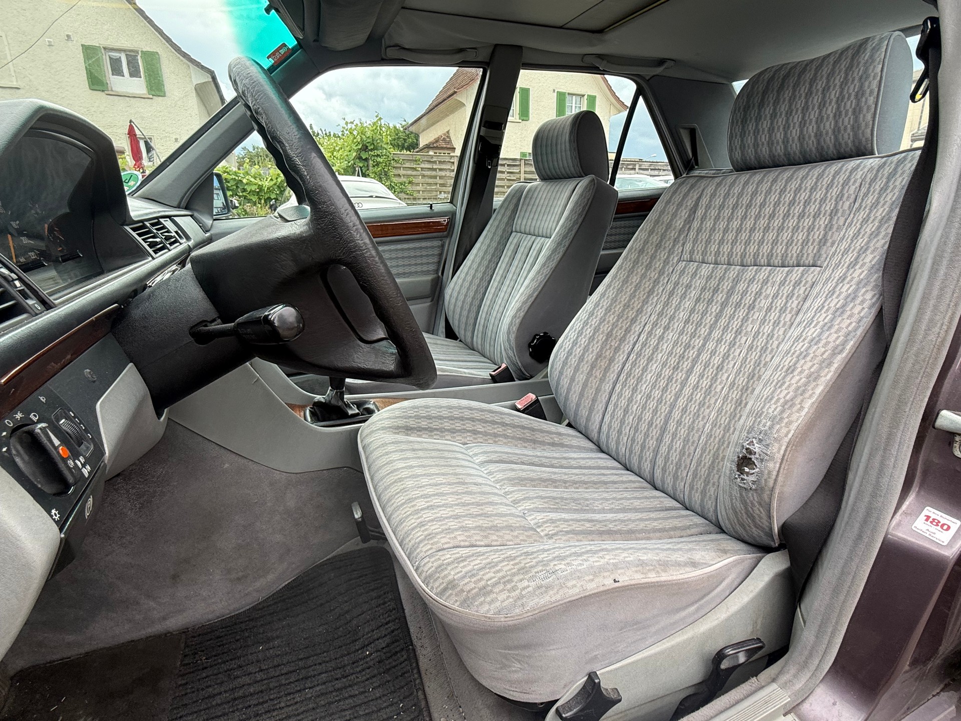 MERCEDES-BENZ 230 E-image-11