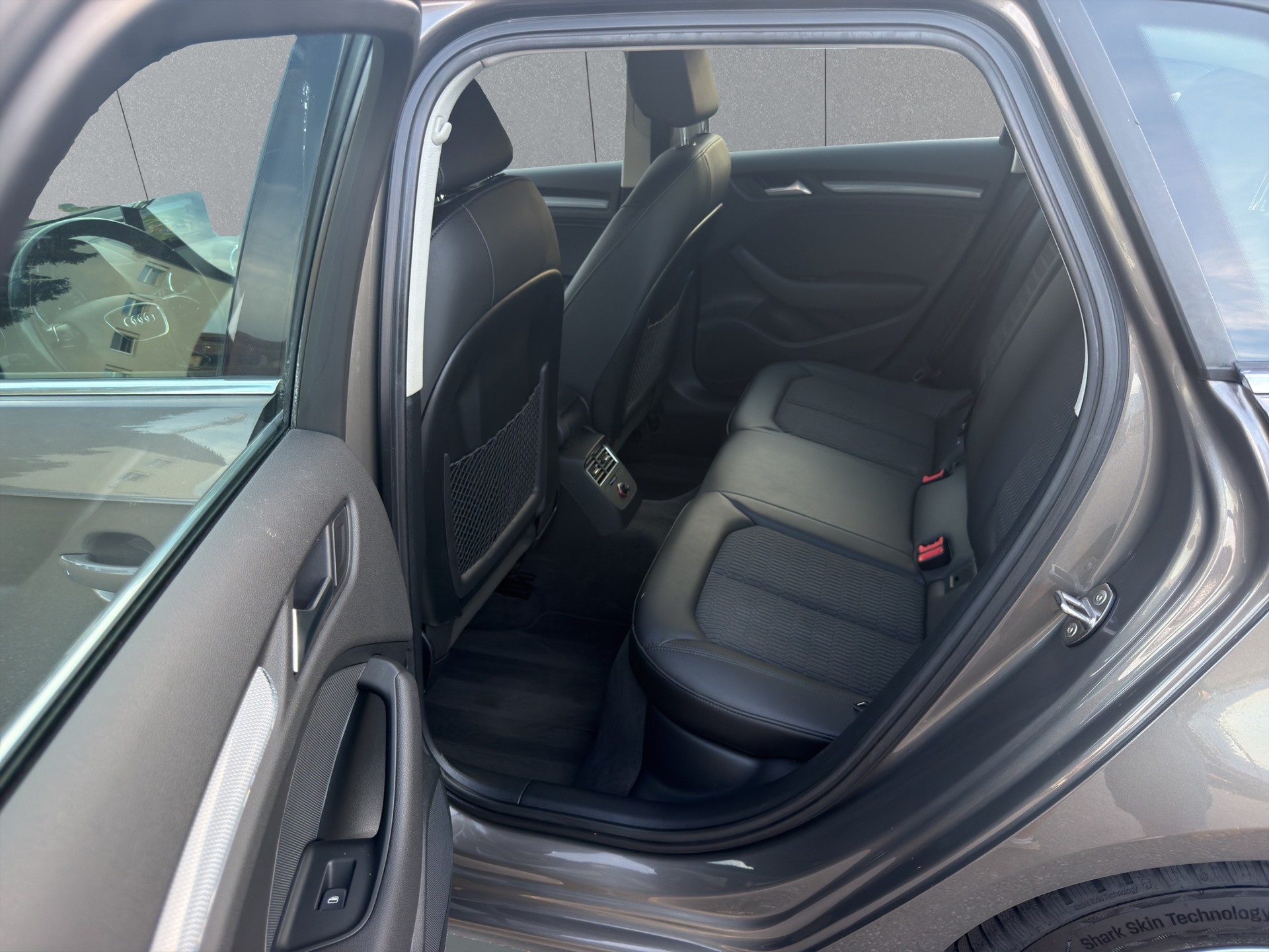 AUDI A3 Sportback 2.0 TDI Ambiente S-tronic*150 PS*TOP ZUSTAND*NUR 61000 KM*-image-17