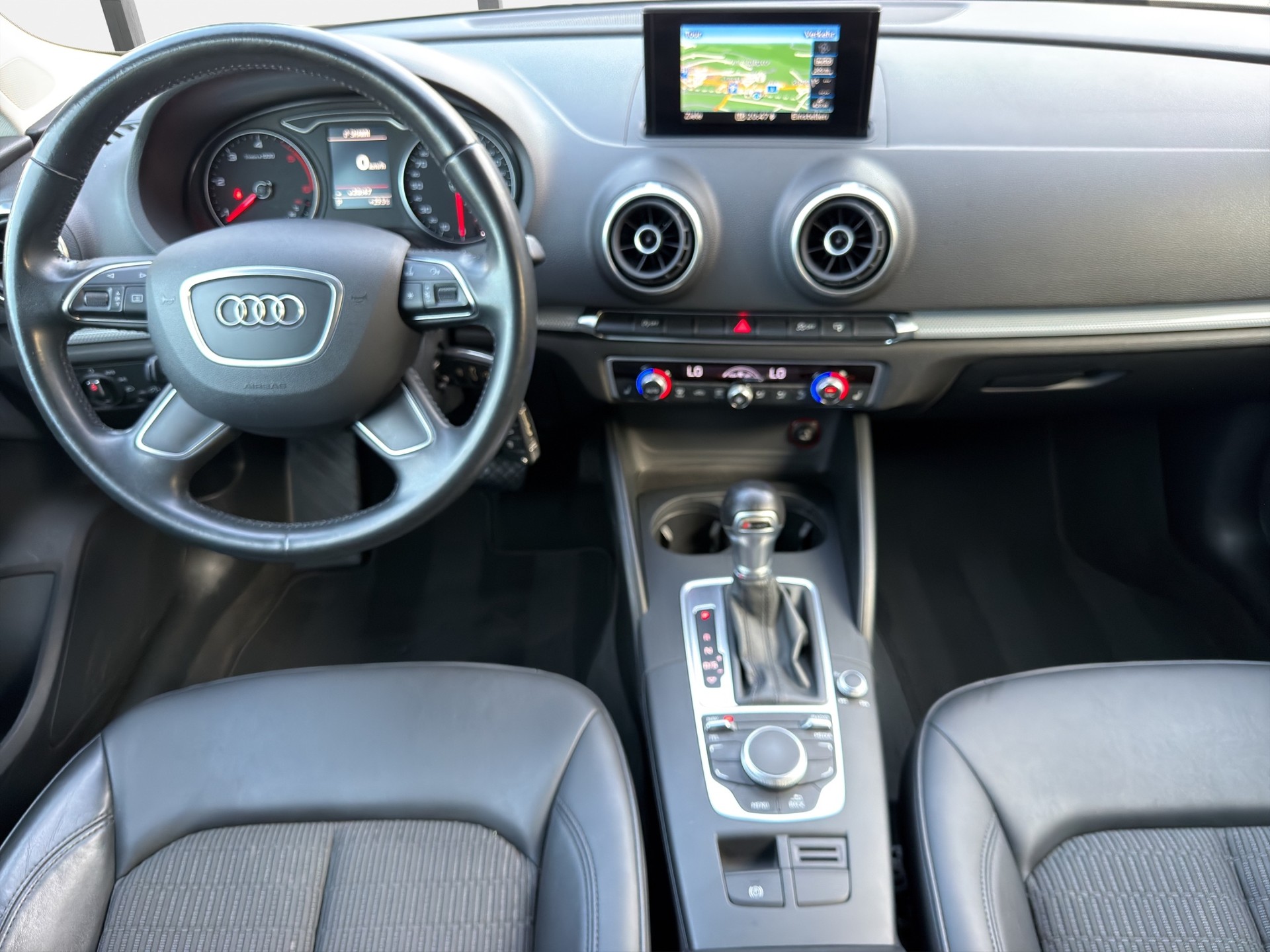 AUDI A3 Sportback 2.0 TDI Ambiente S-tronic*150 PS*TOP ZUSTAND*NUR 61000 KM*-image-6