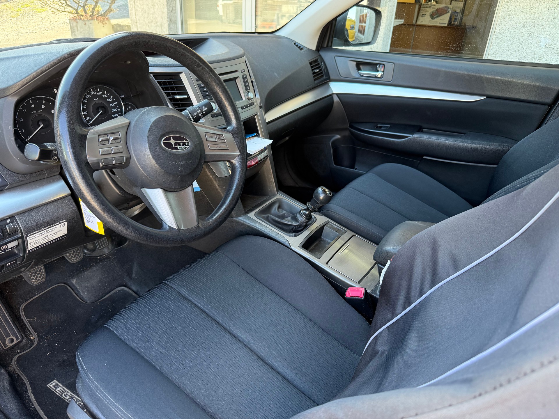 SUBARU Legacy 2.0i Limited AWD-image-7