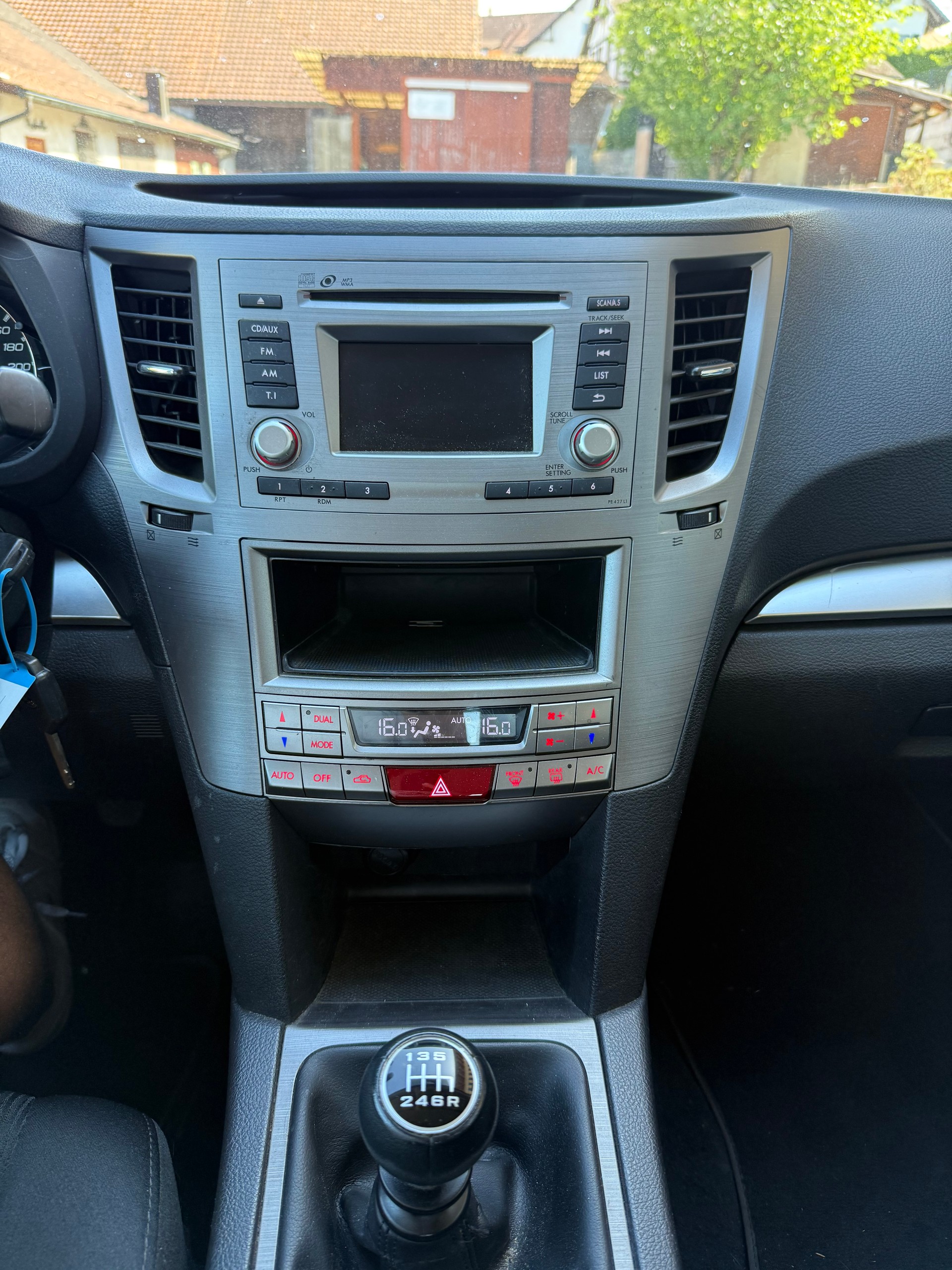 SUBARU Legacy 2.0i Limited AWD-image-12