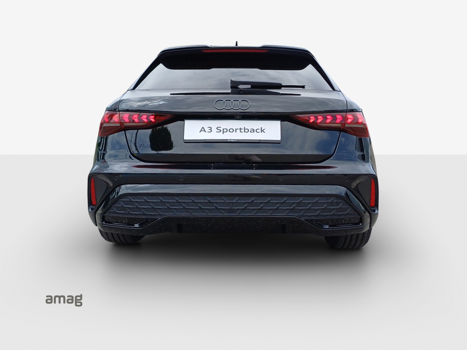 AUDI A3 Sportback TFSI 110 kW S line Attraction S tronic-image-3