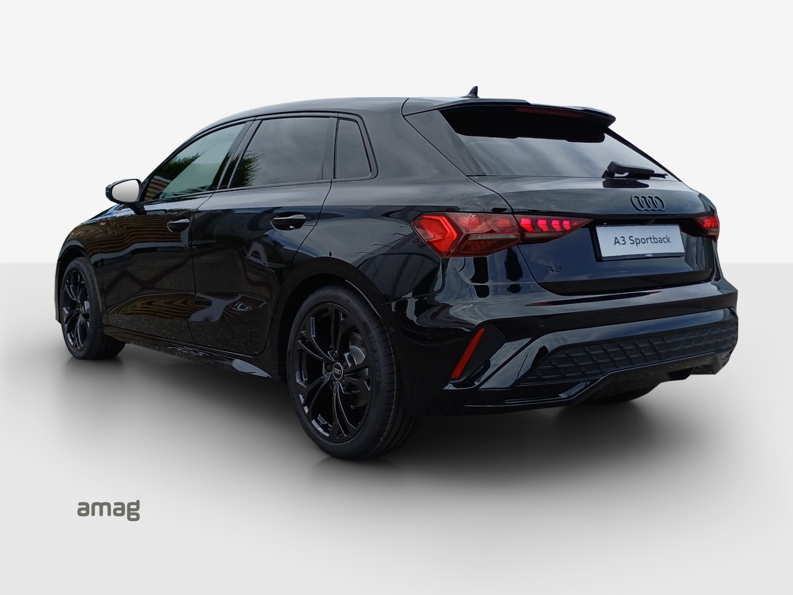 AUDI A3 Sportback TFSI 110 kW S line Attraction S tronic-image-2