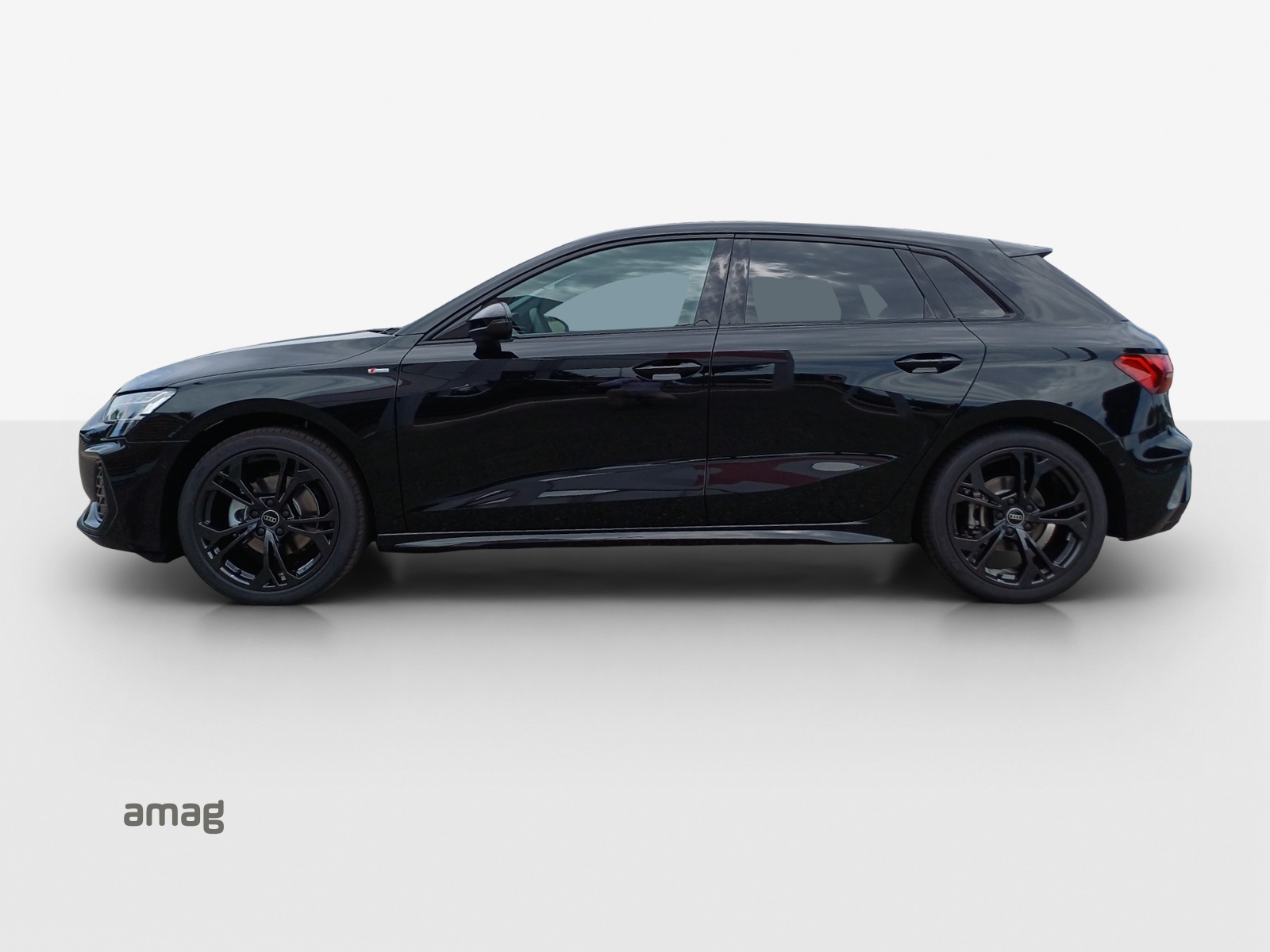AUDI A3 Sportback TFSI 110 kW S line Attraction S tronic-image-1
