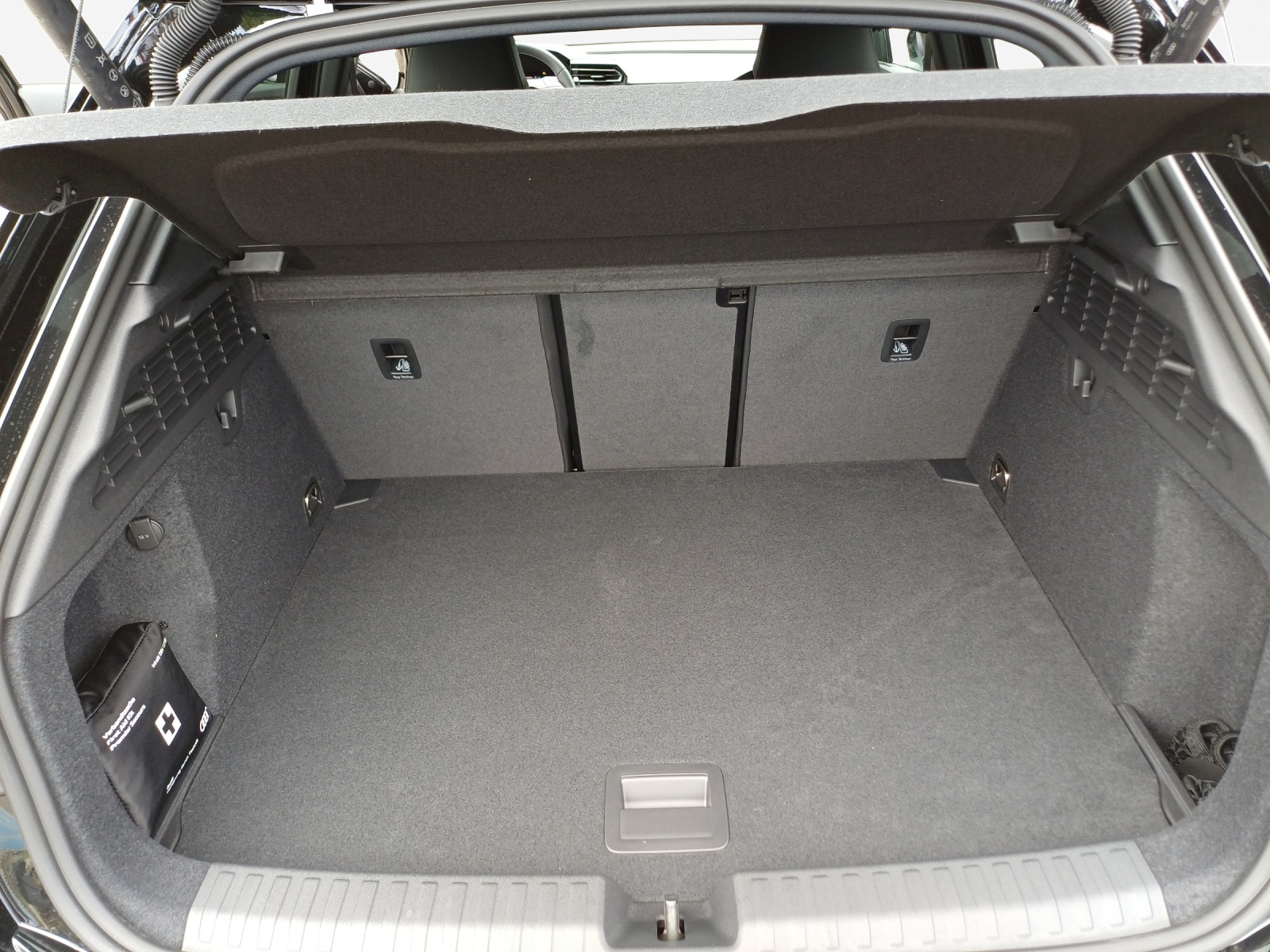 AUDI A3 Sportback TFSI 110 kW S line Attraction S tronic-image-12