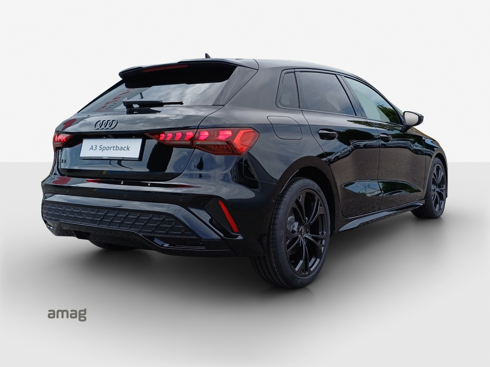 AUDI A3 Sportback TFSI 110 kW S line Attraction S tronic-image-4