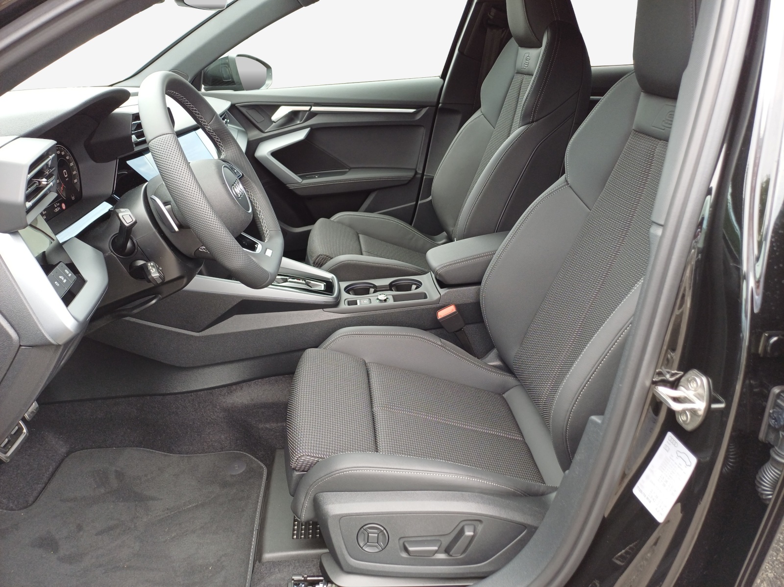 AUDI A3 Sportback TFSI 110 kW S line Attraction S tronic-image-7