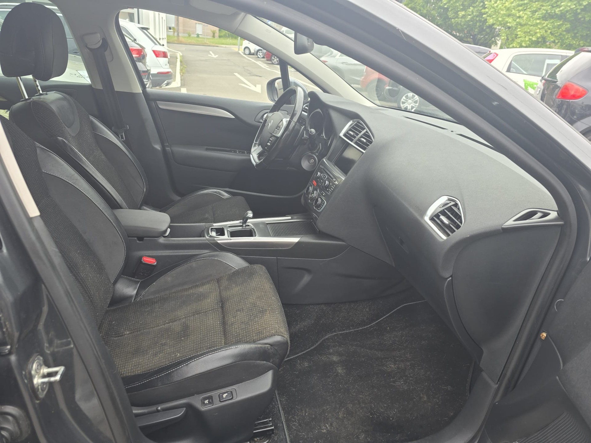 CITROEN C4 Berline 1.6 THP Séduction EGS6-image-11