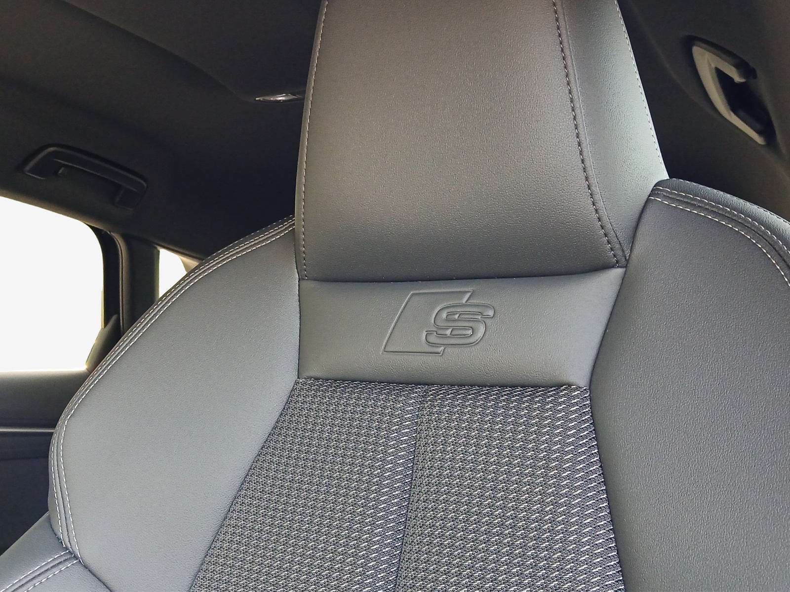 AUDI A3 Sportback 35 TFSI S line Attraction S-tronic-image-14