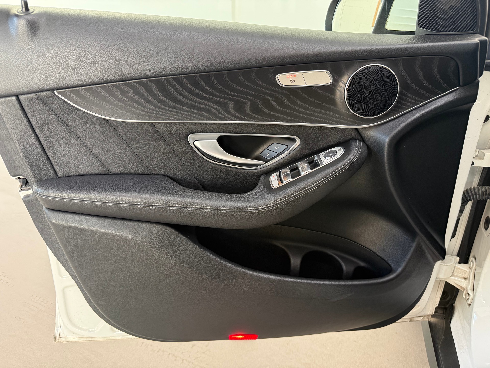 MERCEDES-BENZ GLC 250 d AMG Line 4Matic 9G-Tronic-image-23