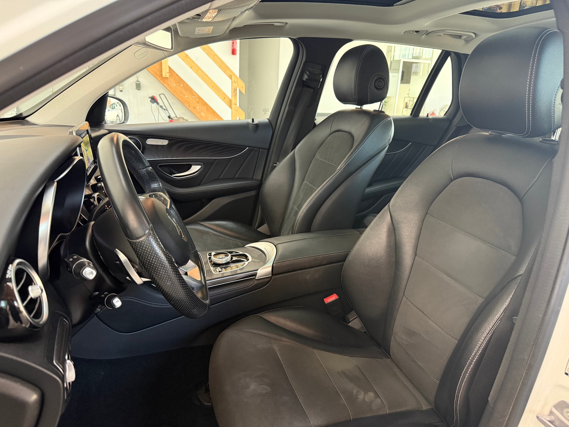 MERCEDES-BENZ GLC 250 d AMG Line 4Matic 9G-Tronic-image-10