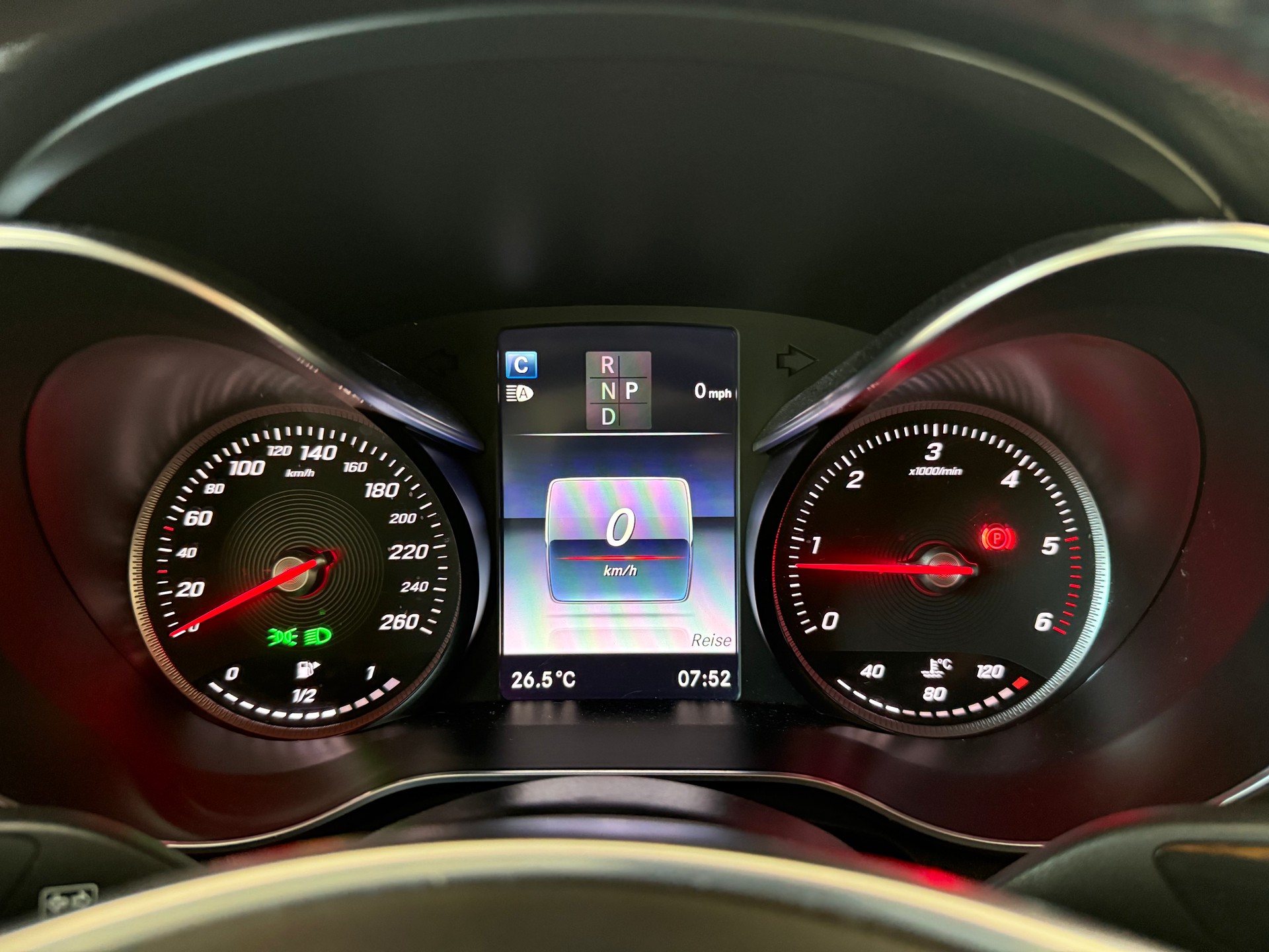 MERCEDES-BENZ GLC 250 d AMG Line 4Matic 9G-Tronic-image-13