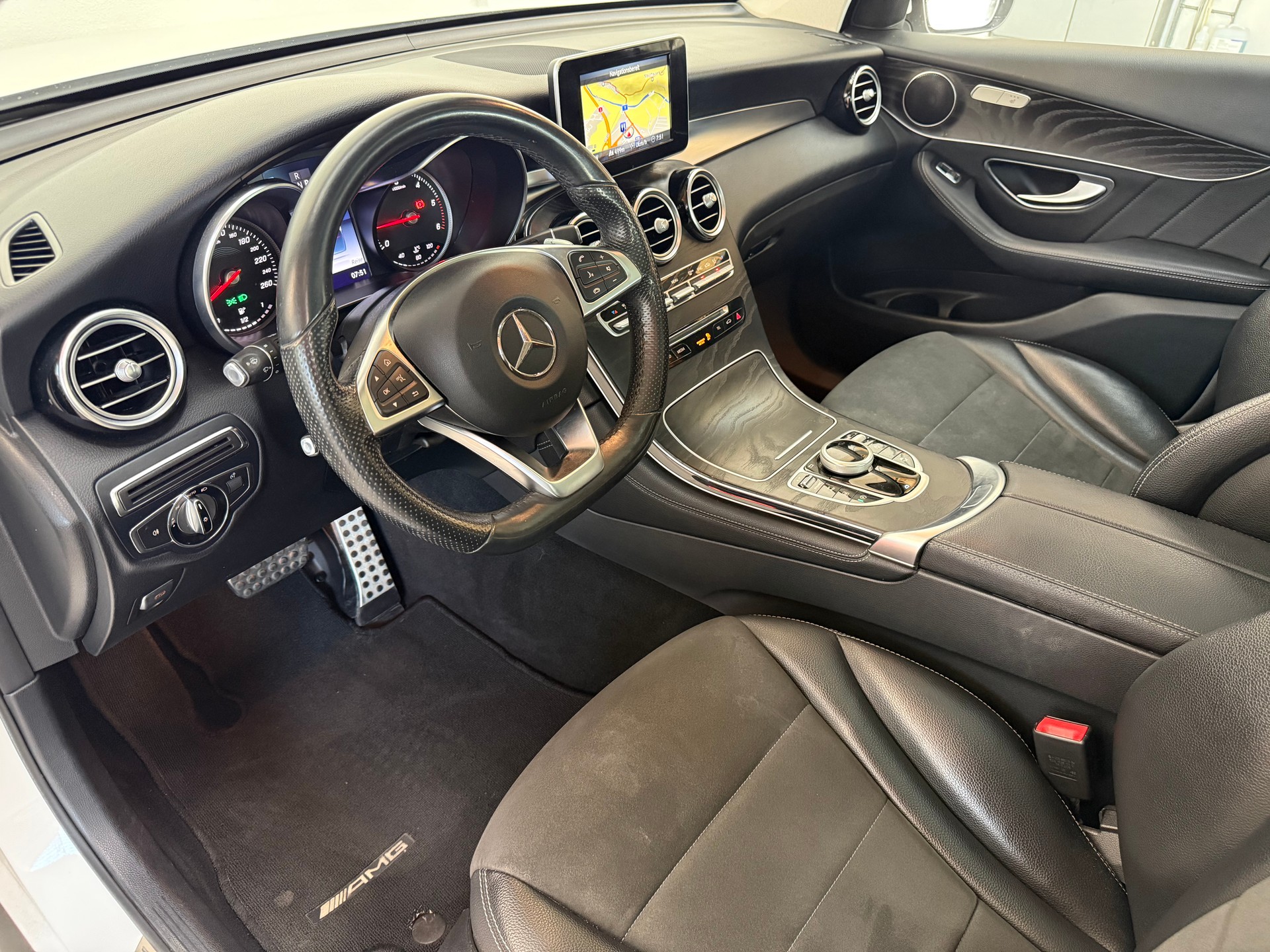 MERCEDES-BENZ GLC 250 d AMG Line 4Matic 9G-Tronic-image-11