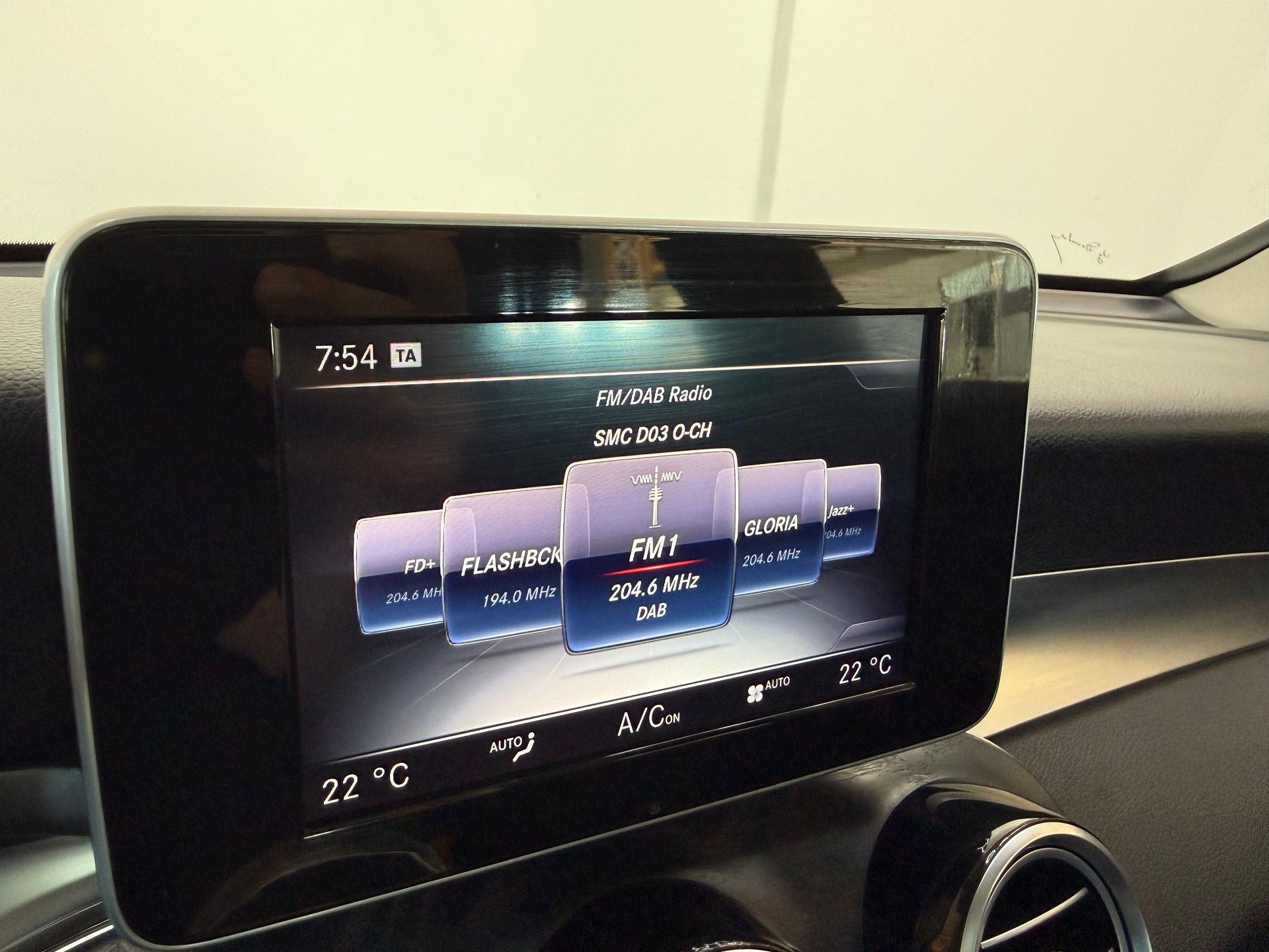 MERCEDES-BENZ GLC 250 d AMG Line 4Matic 9G-Tronic-image-21