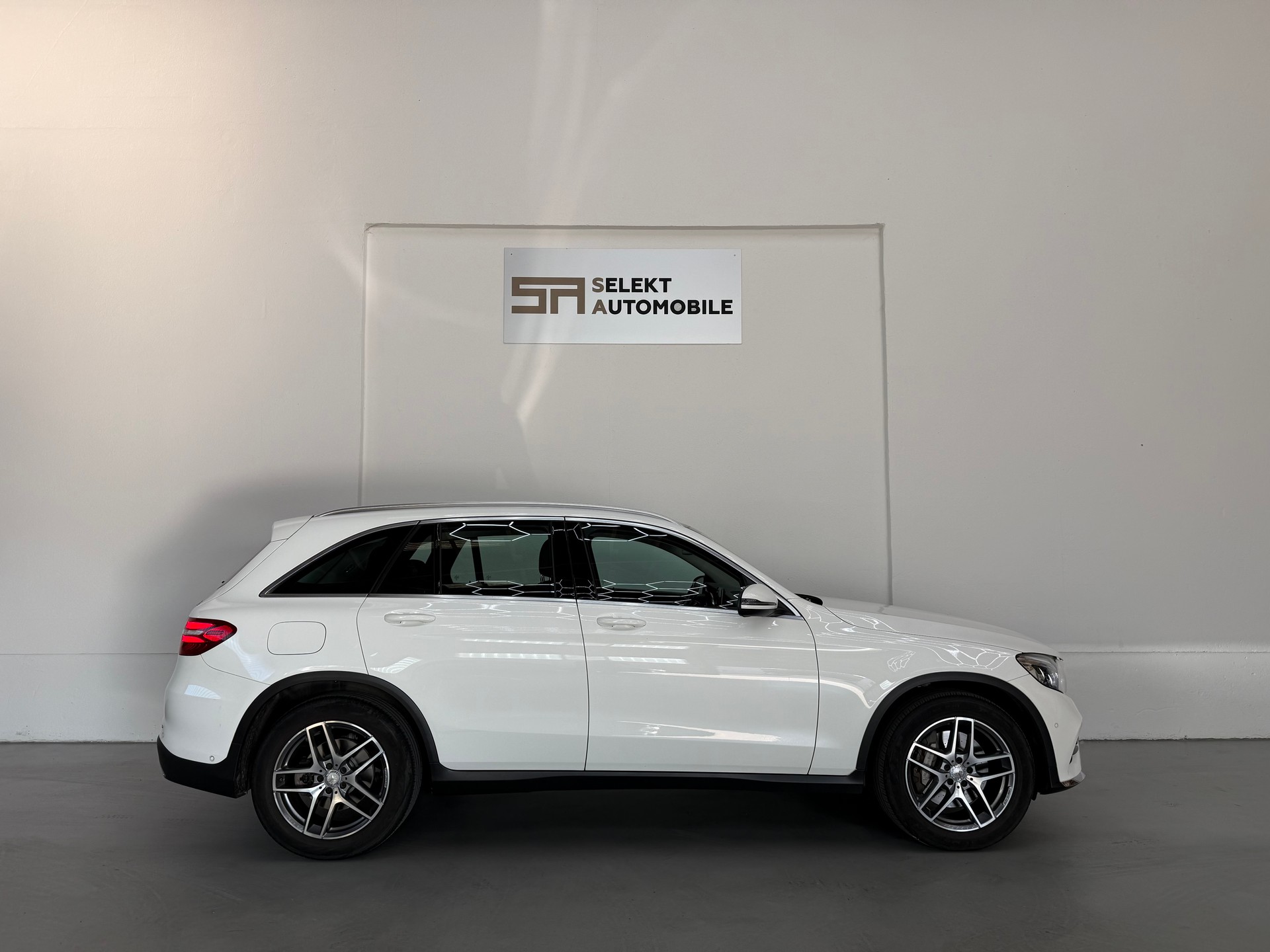 MERCEDES-BENZ GLC 250 d AMG Line 4Matic 9G-Tronic-image-6