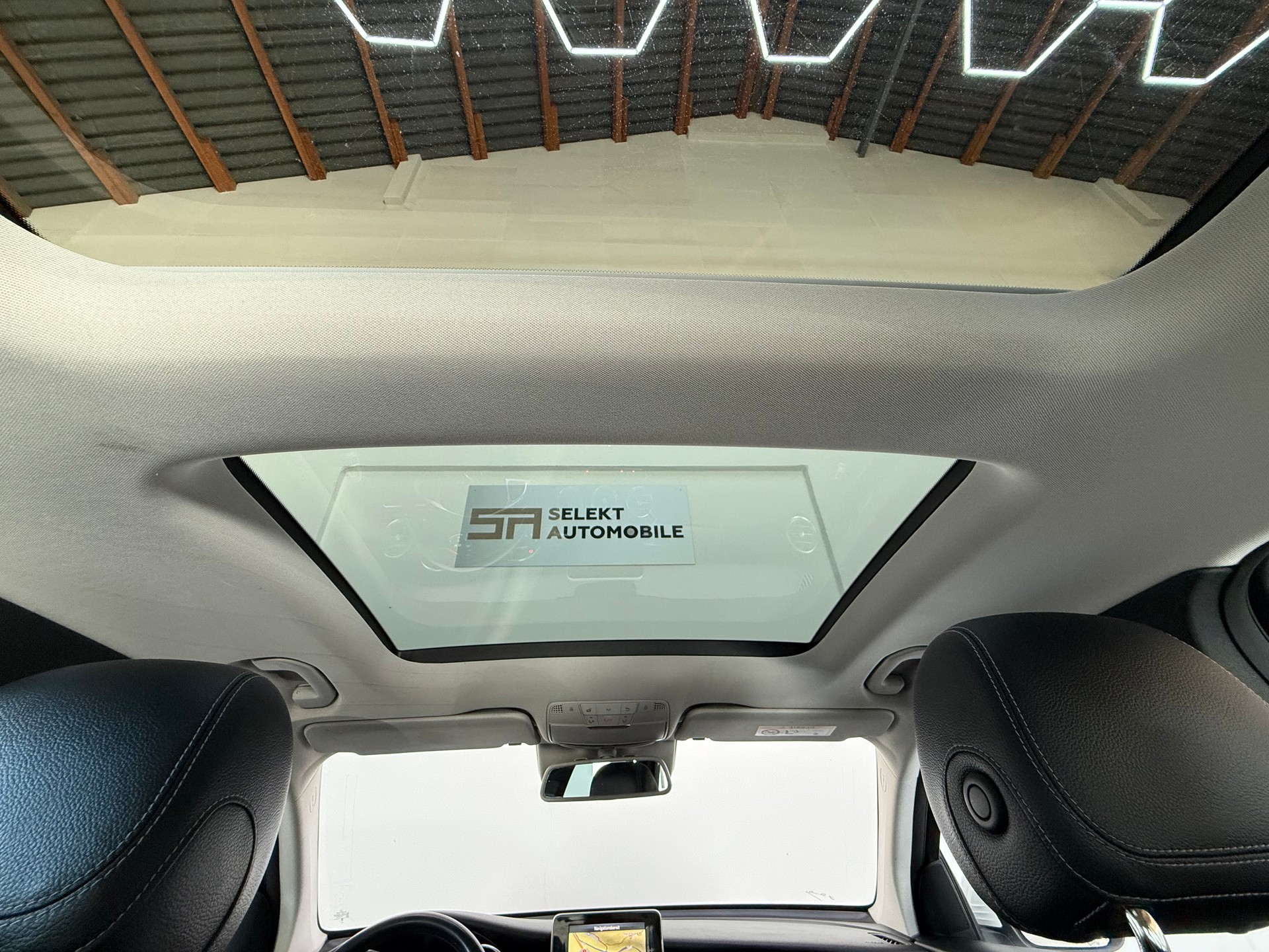 MERCEDES-BENZ GLC 250 d AMG Line 4Matic 9G-Tronic-image-9