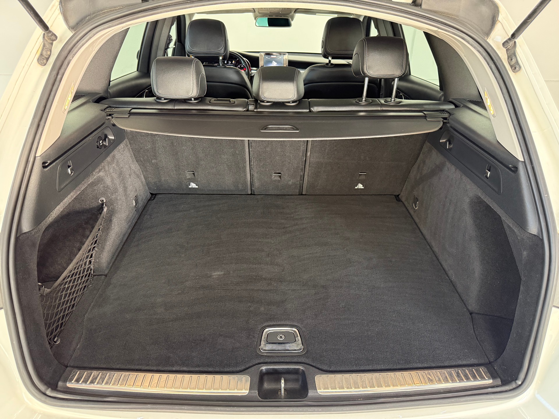 MERCEDES-BENZ GLC 250 d AMG Line 4Matic 9G-Tronic-image-25