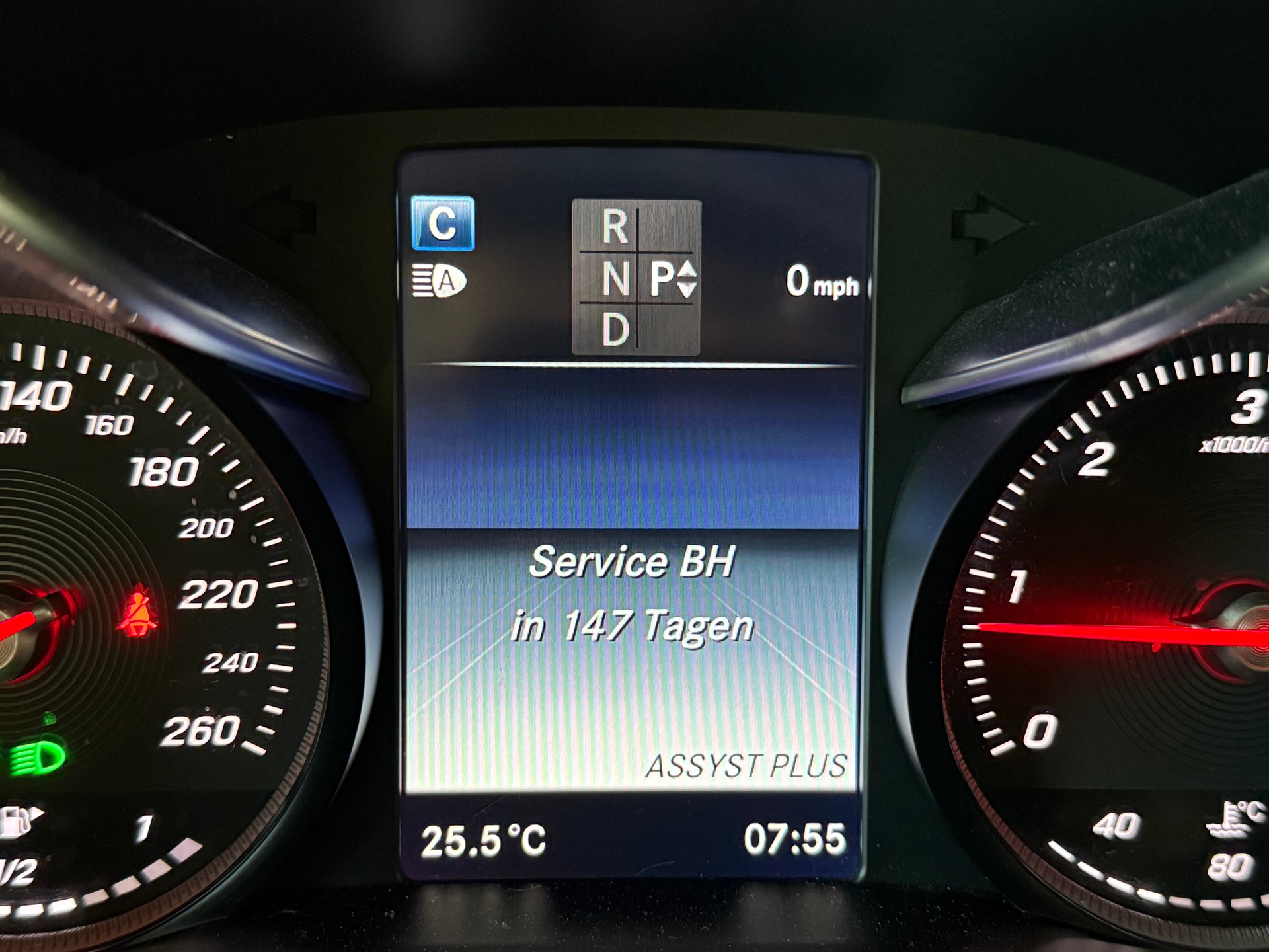 MERCEDES-BENZ GLC 250 d AMG Line 4Matic 9G-Tronic-image-14