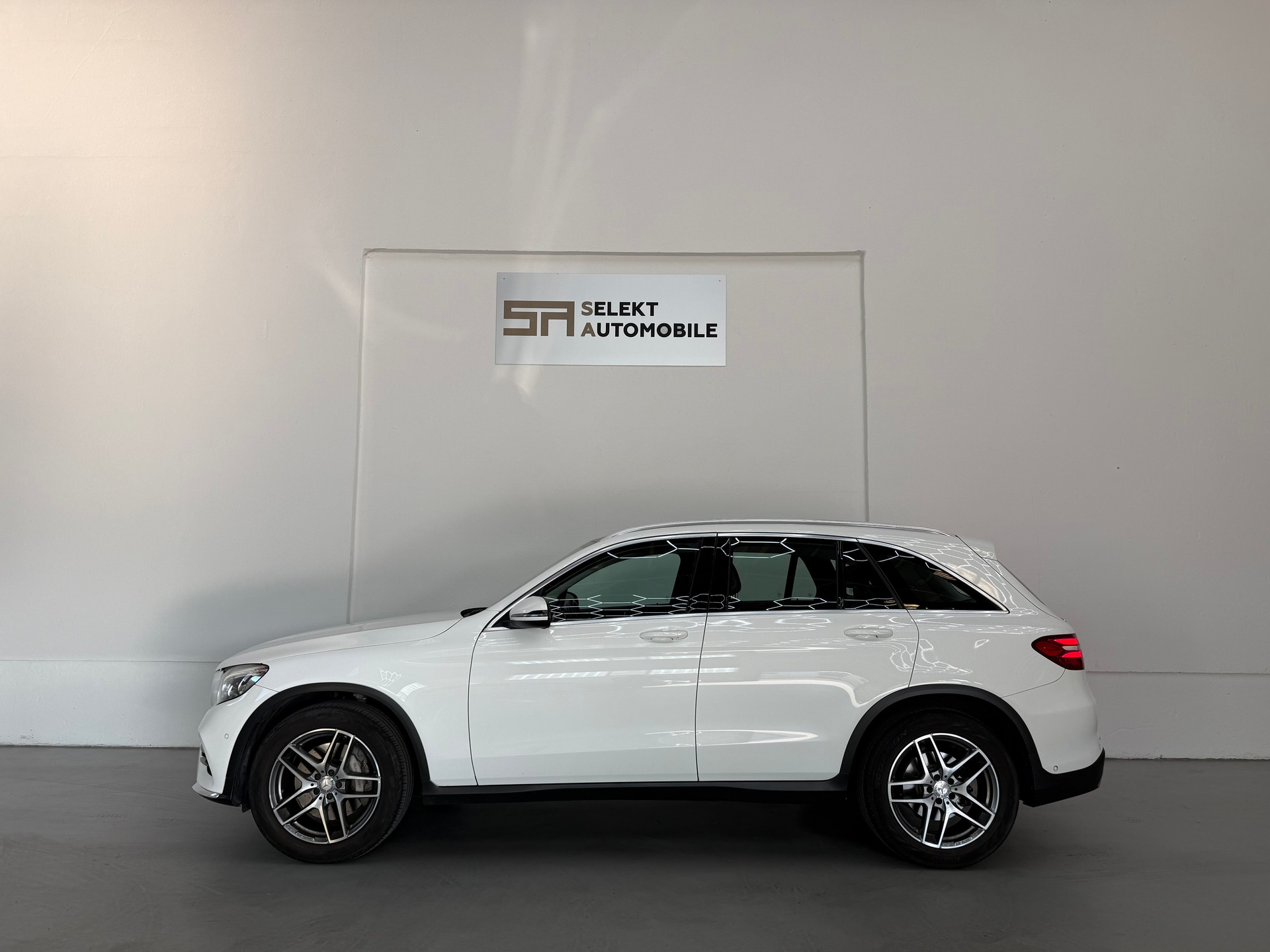MERCEDES-BENZ GLC 250 d AMG Line 4Matic 9G-Tronic-image-3
