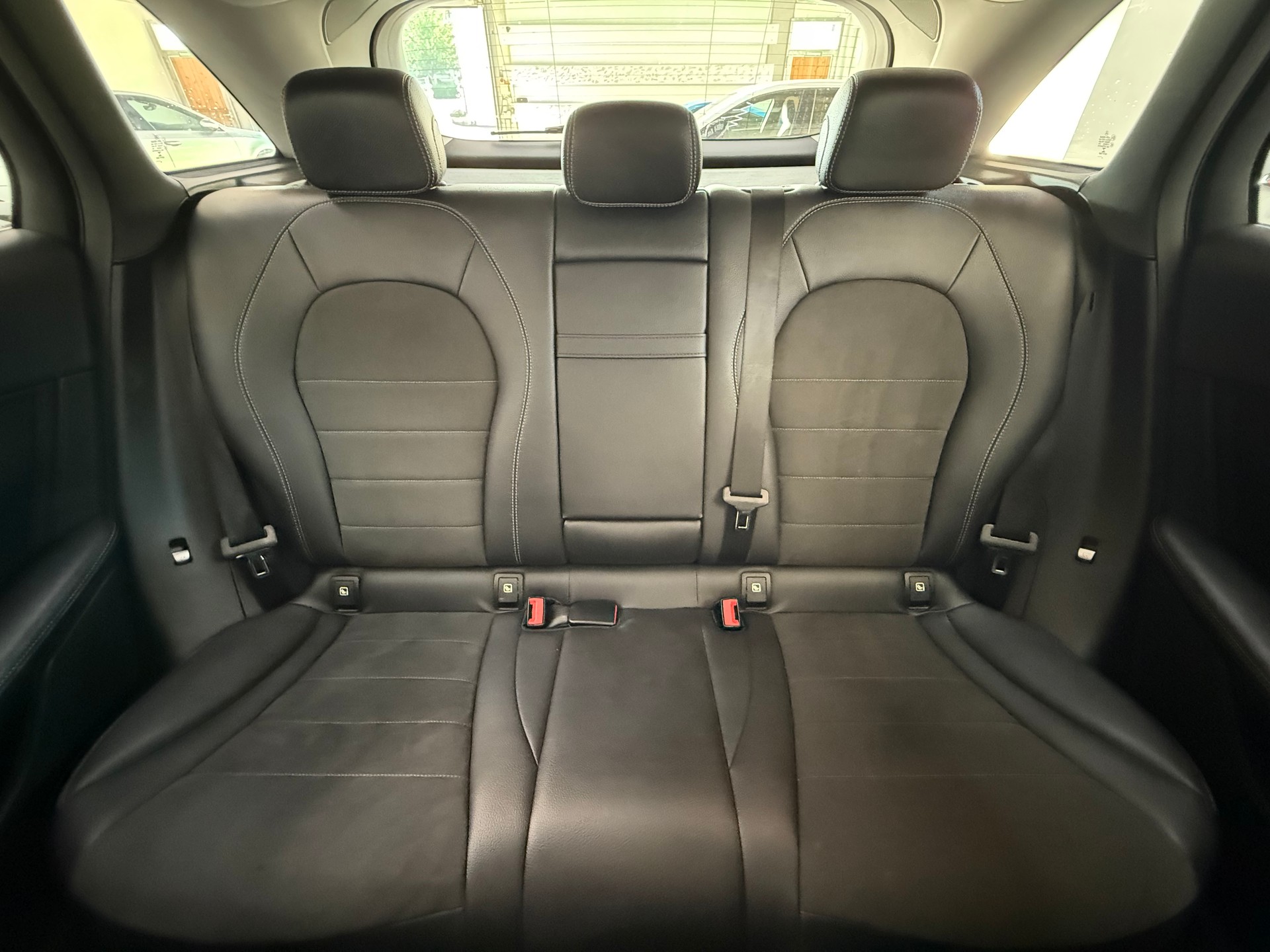 MERCEDES-BENZ GLC 250 d AMG Line 4Matic 9G-Tronic-image-24