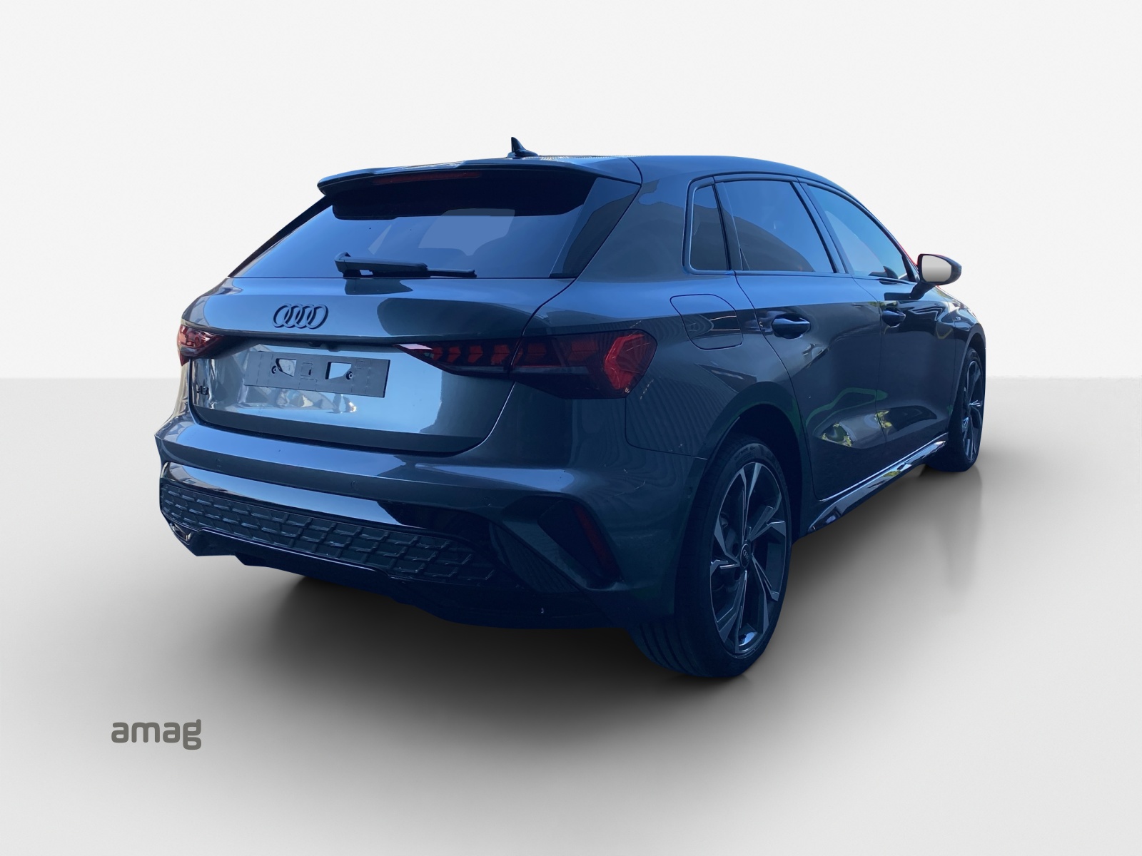 AUDI A3 Sportback TFSI e 200 kW S line Attraction S tronic-image-4