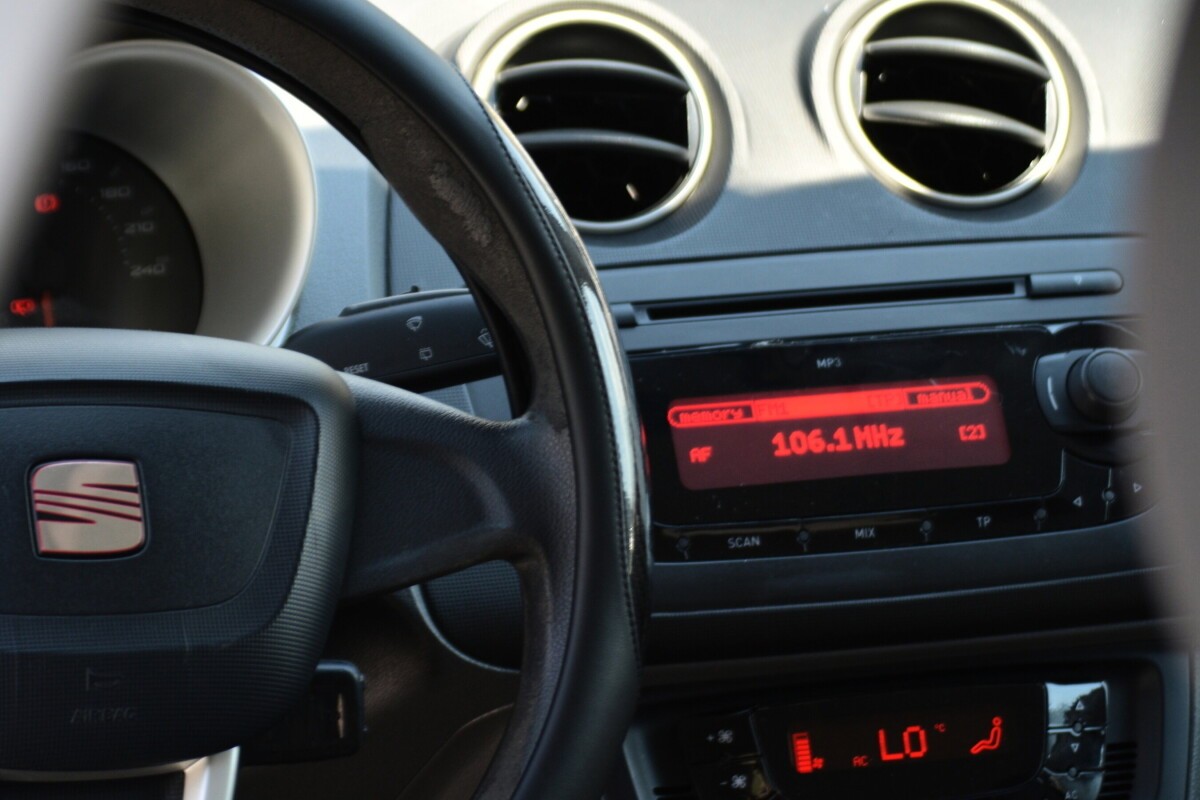 SEAT Ibiza 1.6 Style-image-9