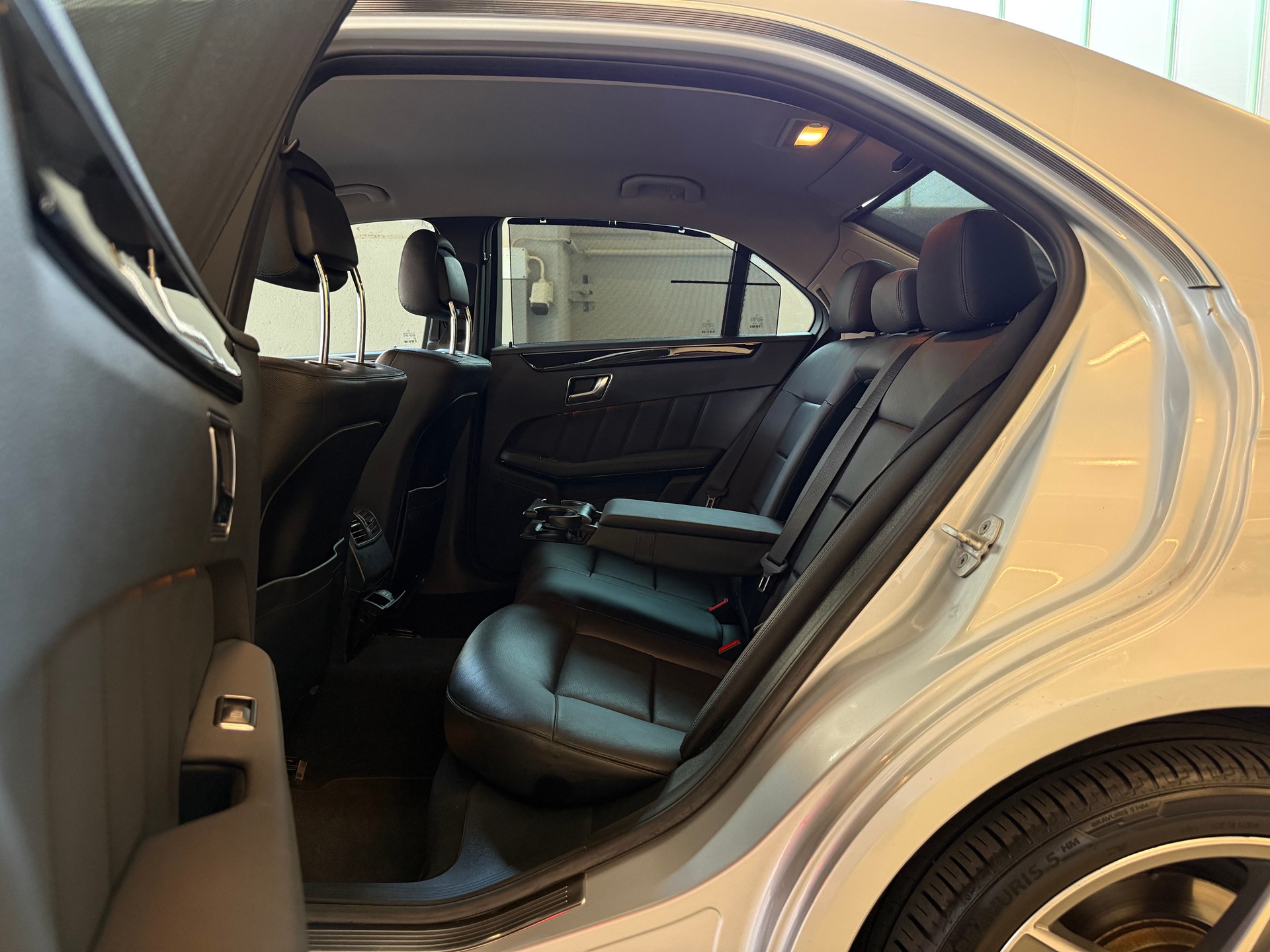 MERCEDES-BENZ E 350 CDI BlueEfficiency Avantgarde 7G-Tronic-image-10