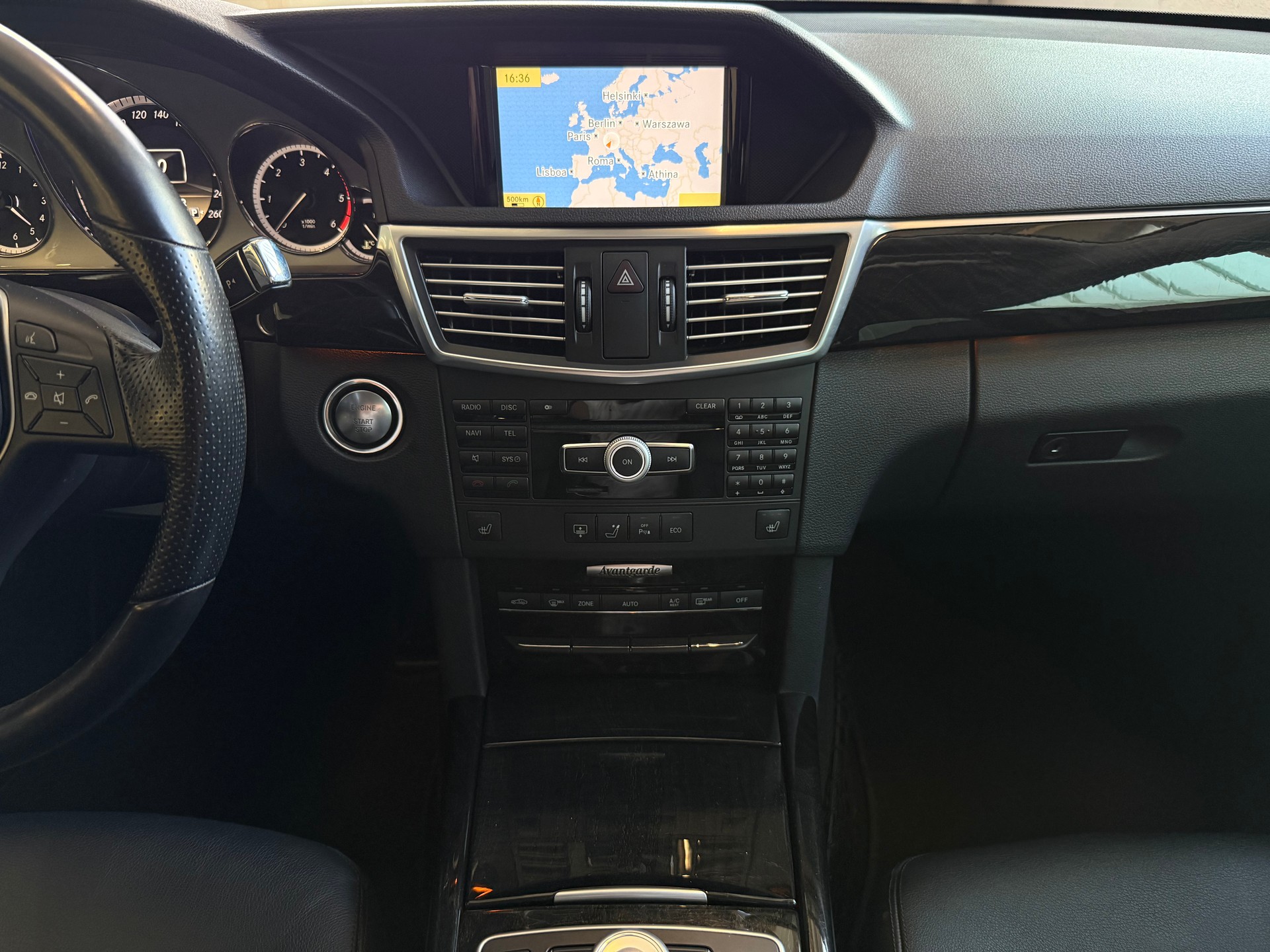 MERCEDES-BENZ E 350 CDI BlueEfficiency Avantgarde 7G-Tronic-image-14