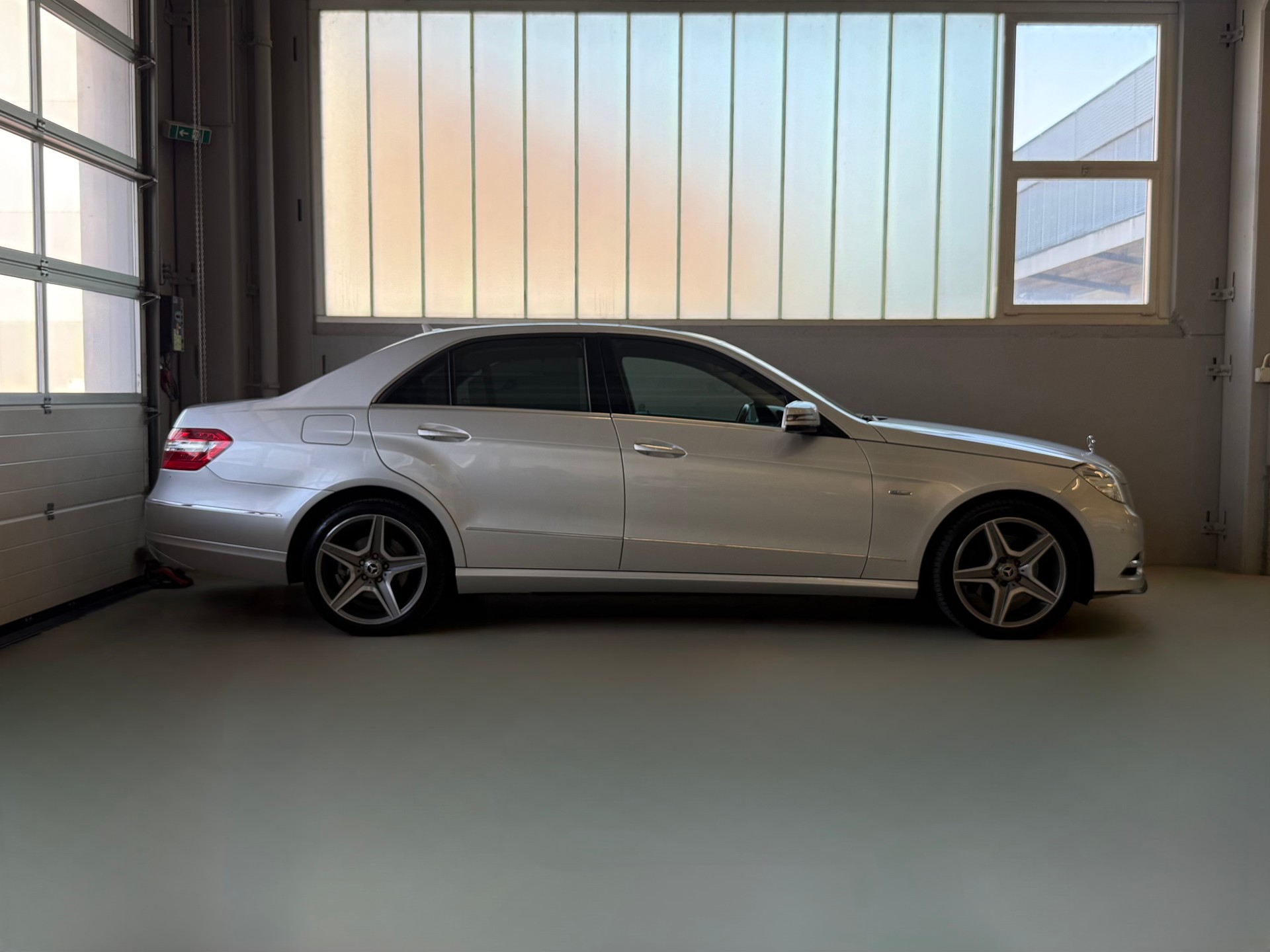 MERCEDES-BENZ E 350 CDI BlueEfficiency Avantgarde 7G-Tronic-image-3