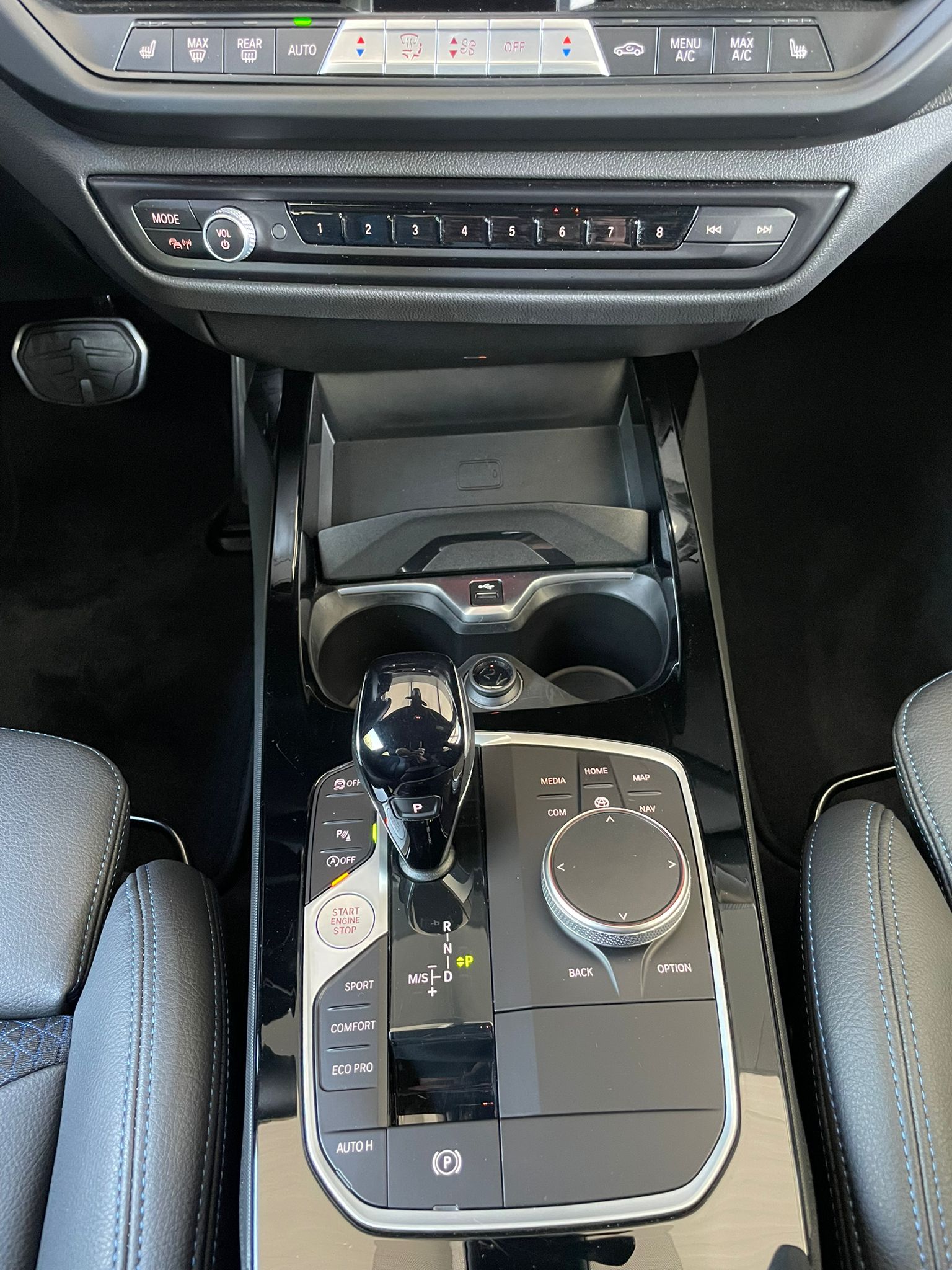 BMW 218i Gran Coupé-image-9