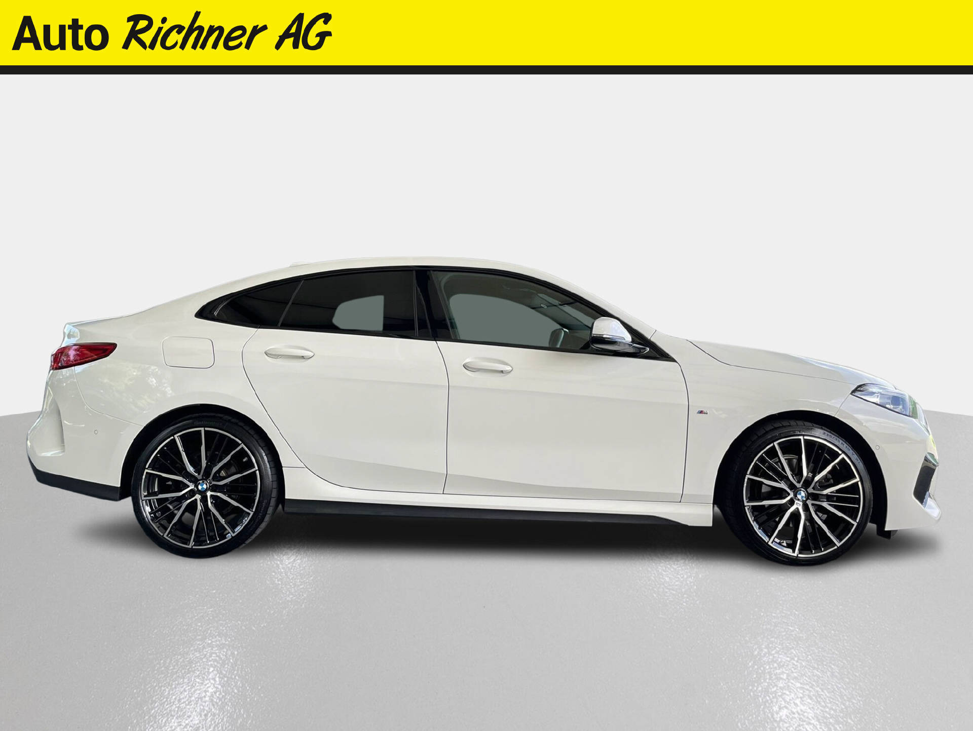 BMW 218i Gran Coupé-image-2